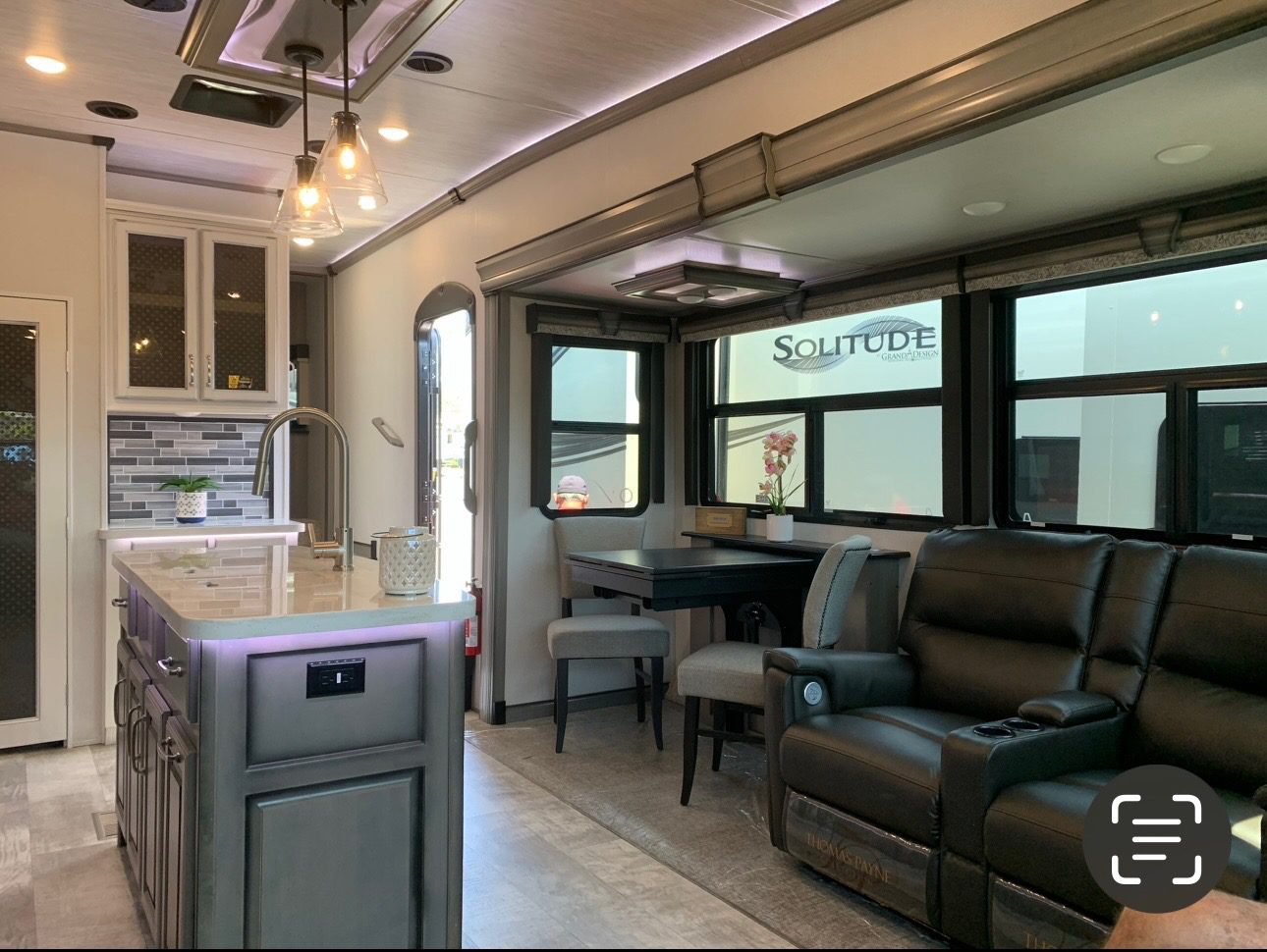 2020 Keystone Montana Legacy 3121RL Str8Up Toy Trader