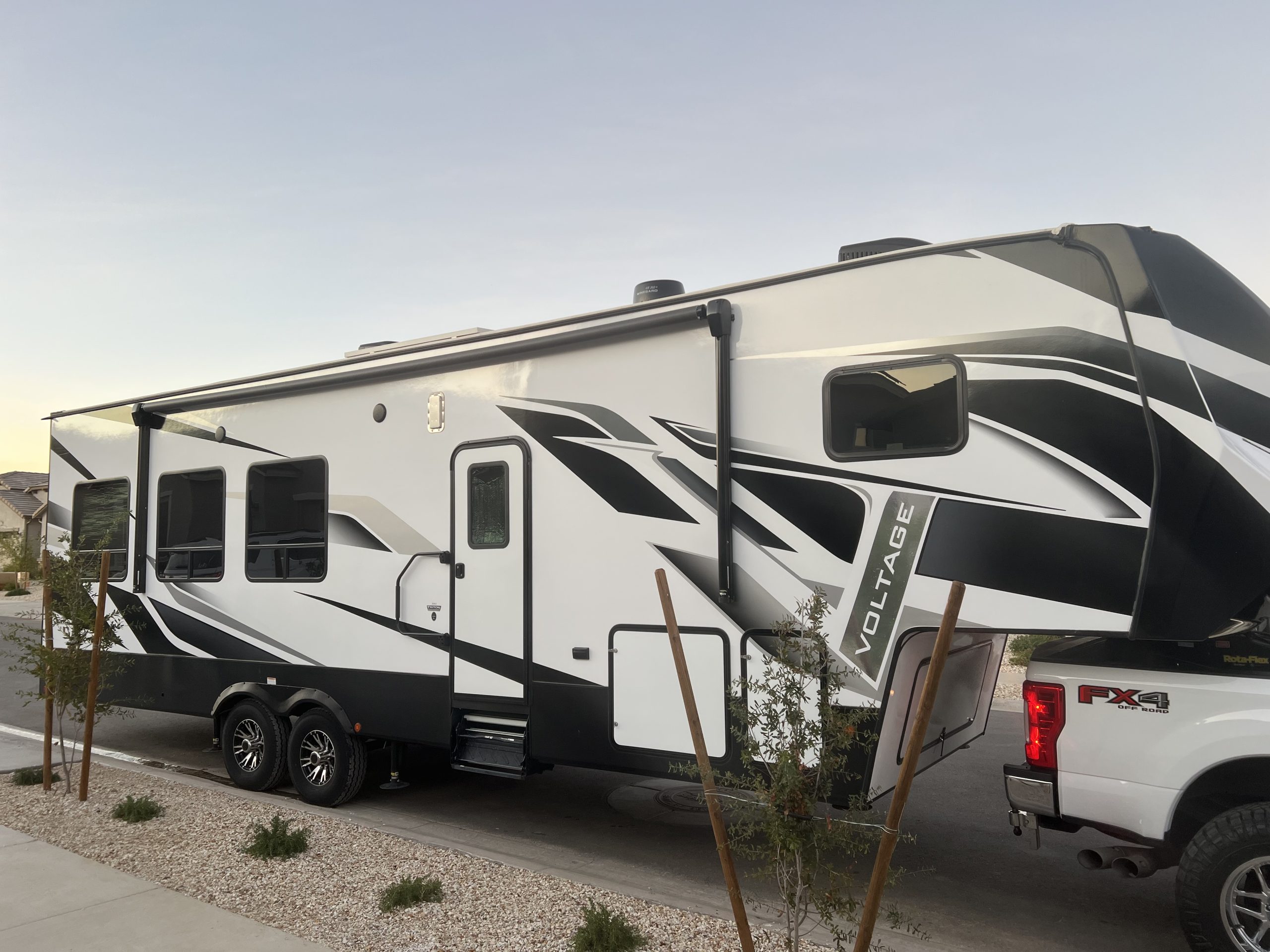2021 Dutchman Voltage 3351