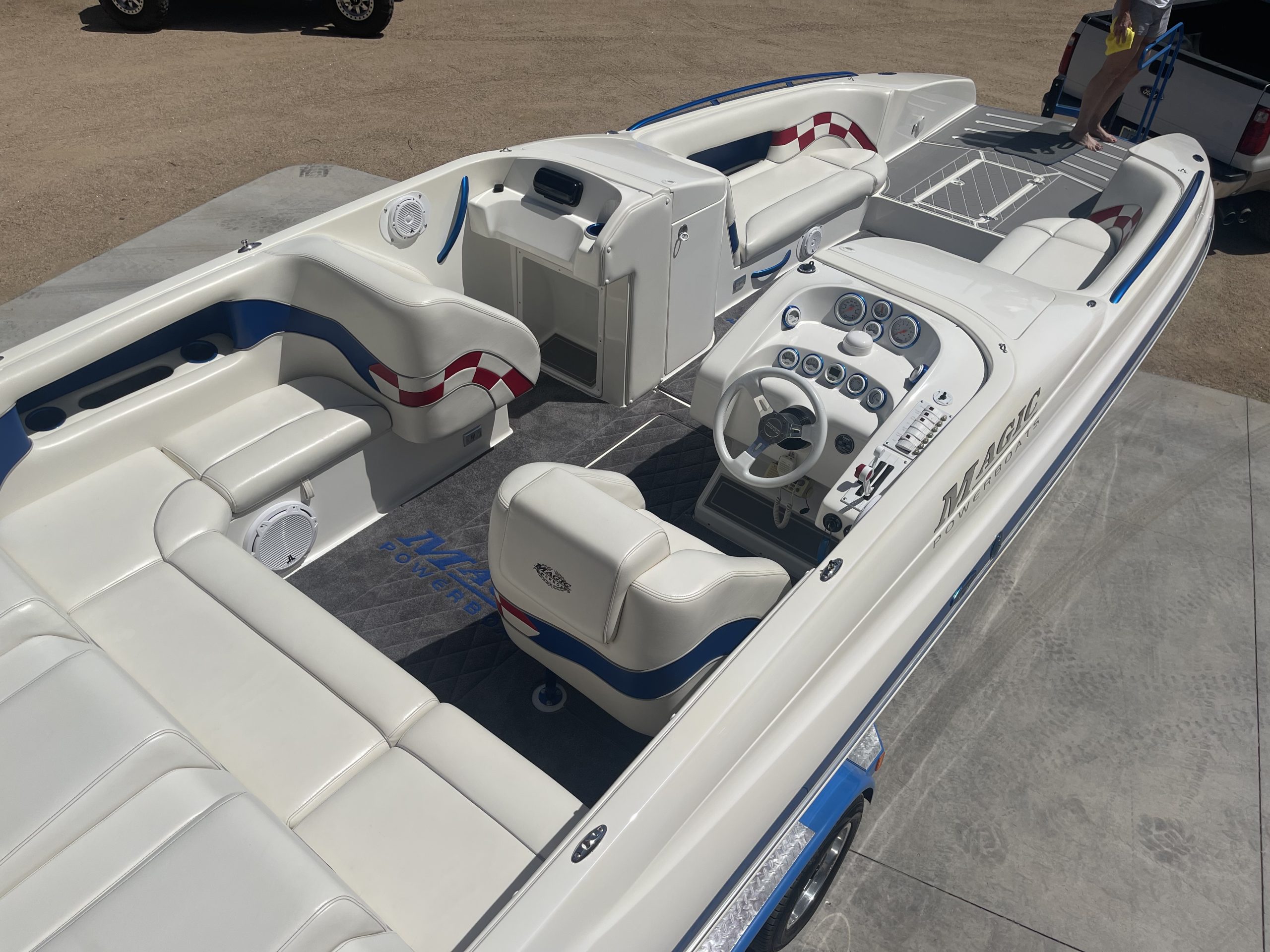 2002 28’ Magic Deck Boat Str8Up Toy Trader