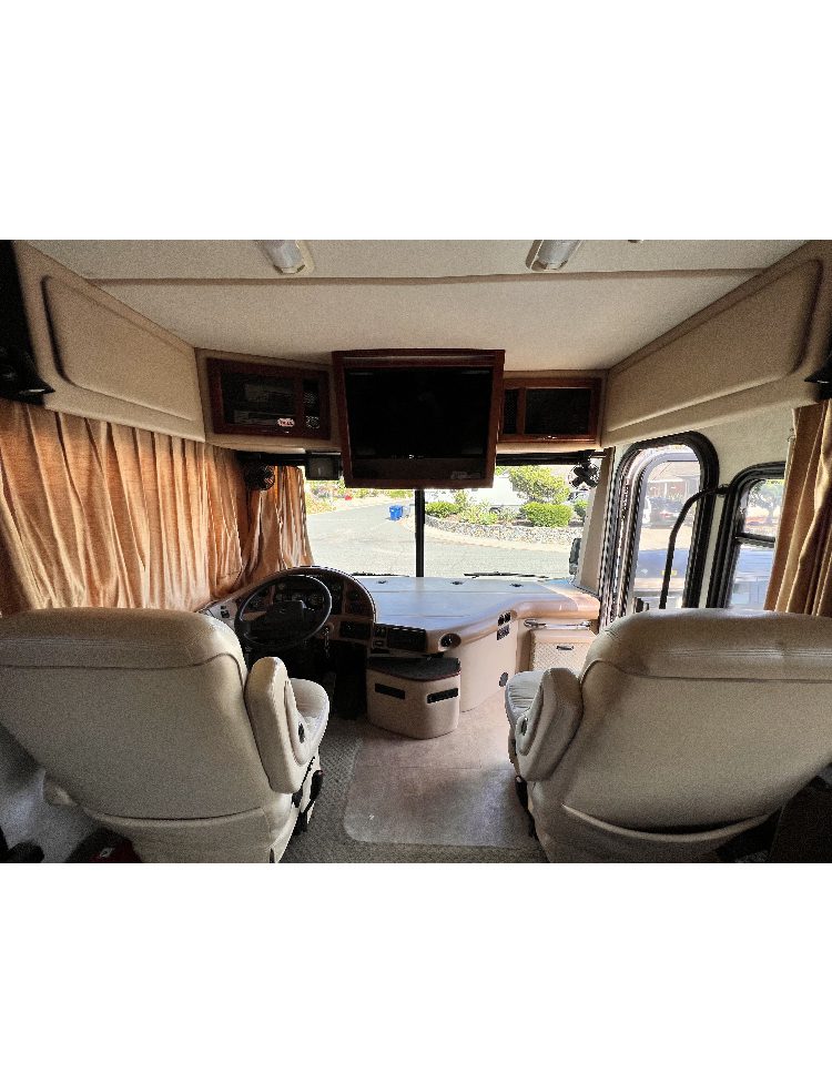 2004 Fleetwood Discovery 39S Str8Up Toy Trader