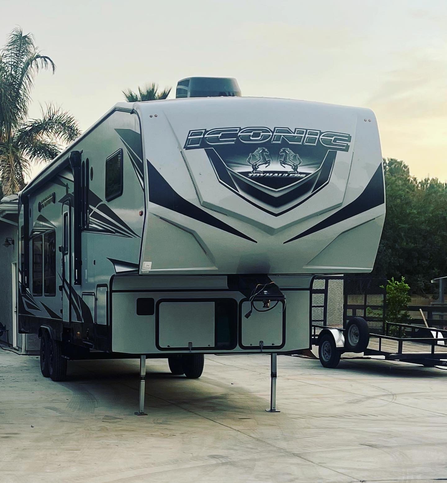 2022 Iconic by Attitude 3322CK 5th Wheel Toy Hauler Loaded with 