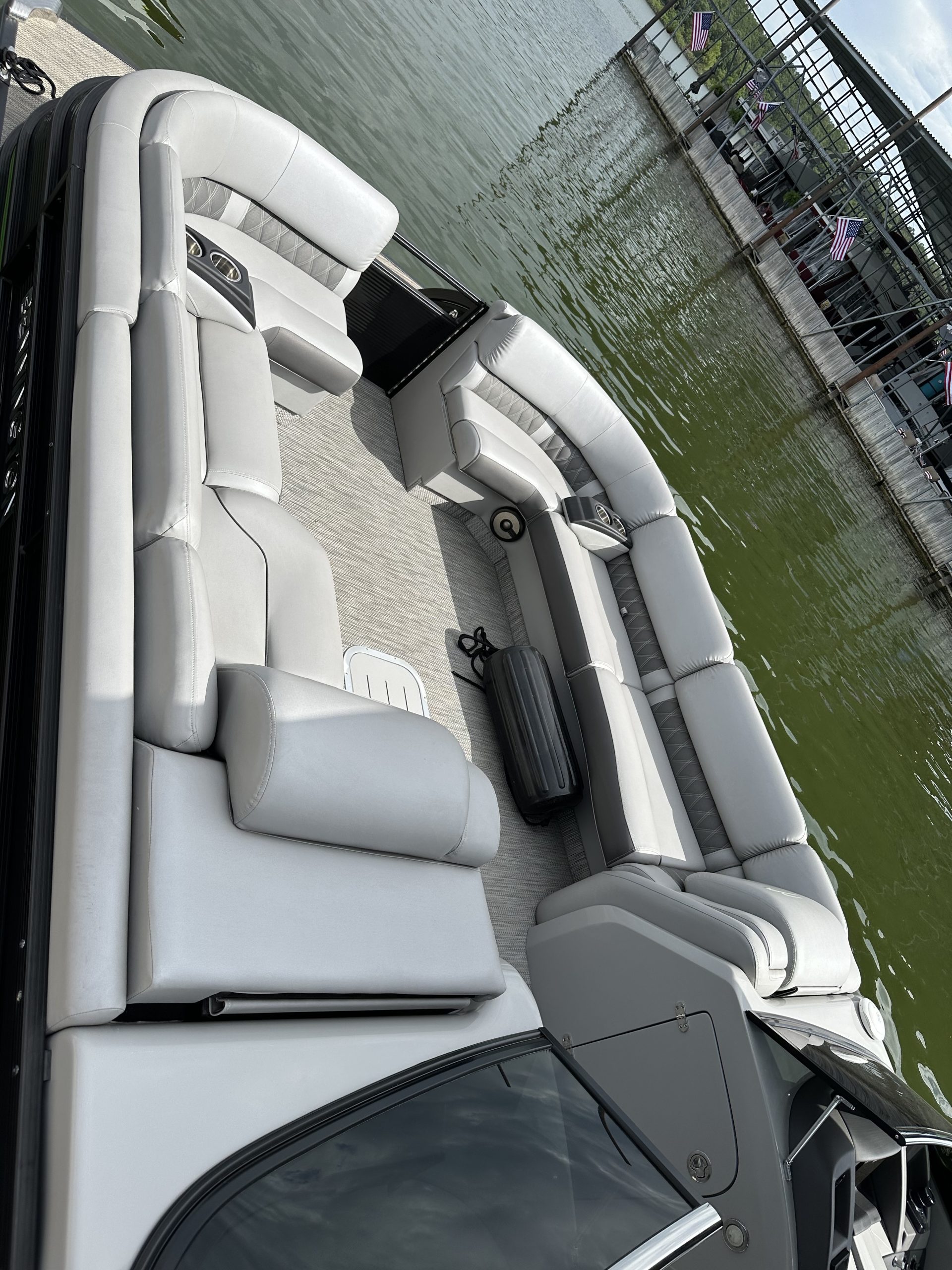 2020 Bennington Q30 Str8Up Toy Trader