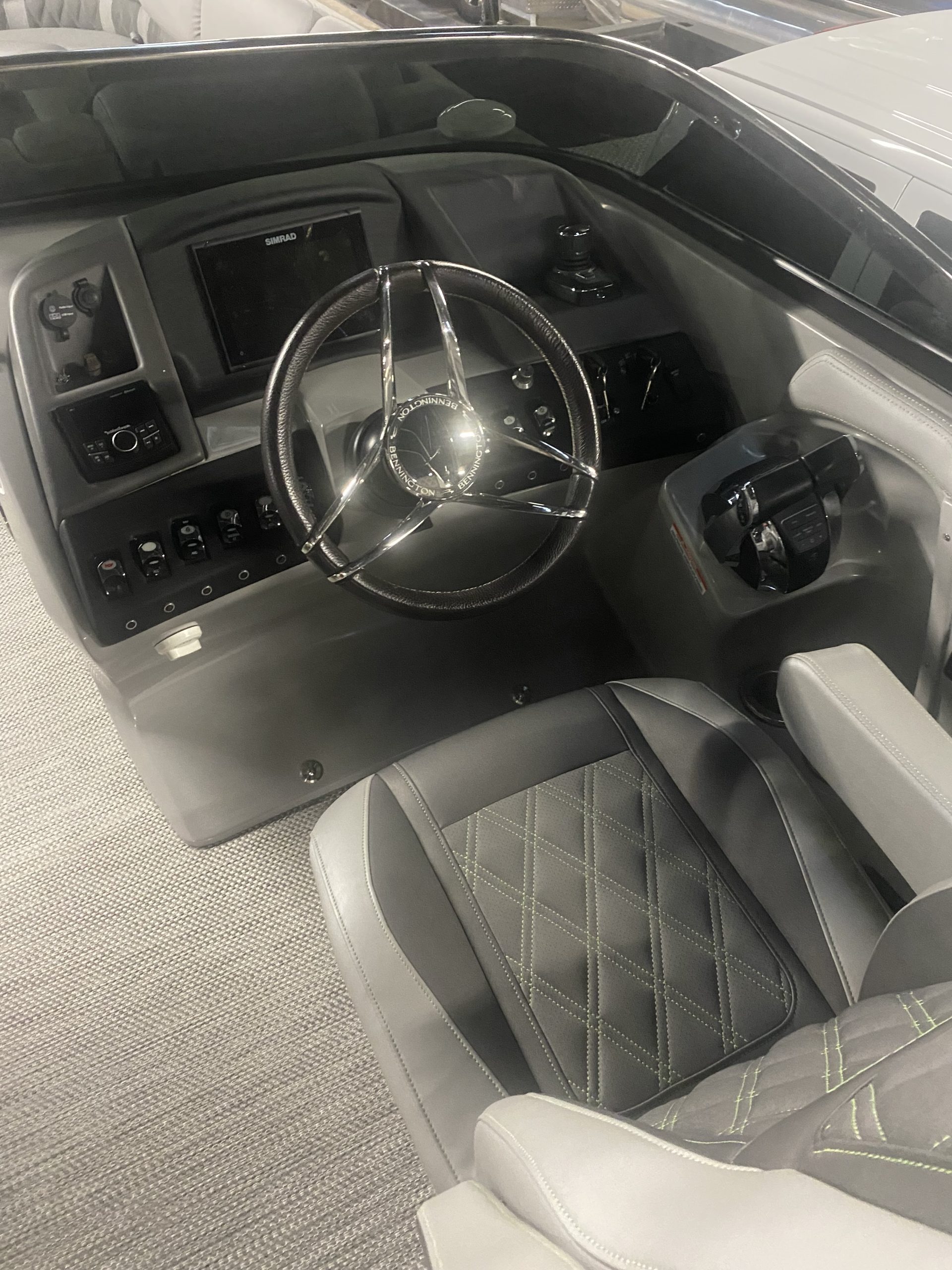 2020 Bennington Q30 Str8Up Toy Trader