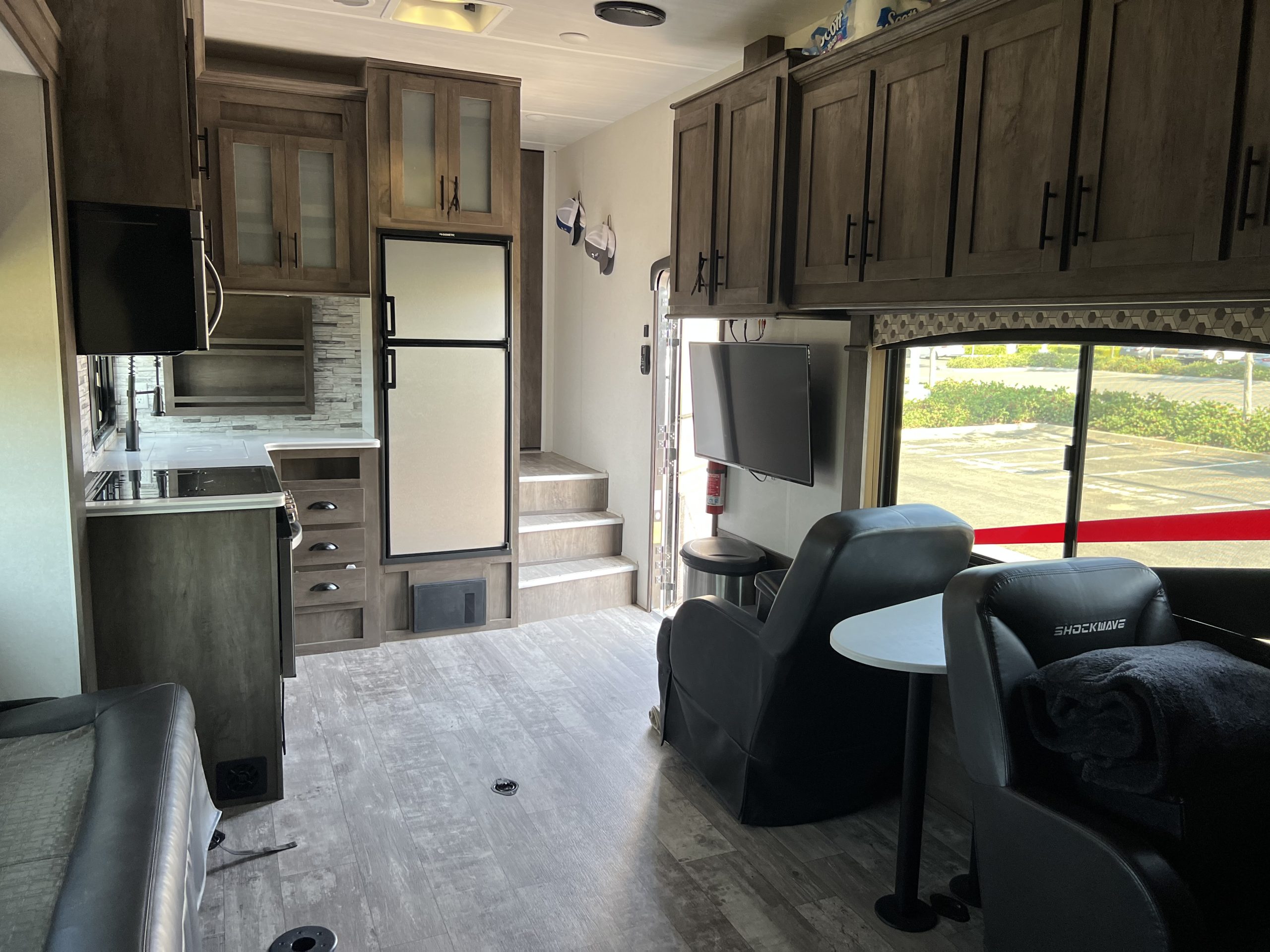 2020 Shockwave 5th wheel toyhauler Str8Up Toy Trader