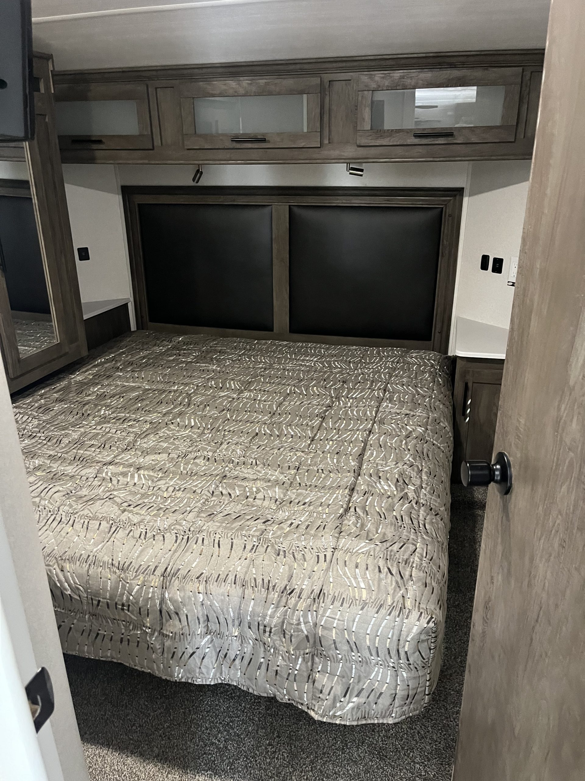 2020 Shockwave 5th wheel toyhauler Str8Up Toy Trader