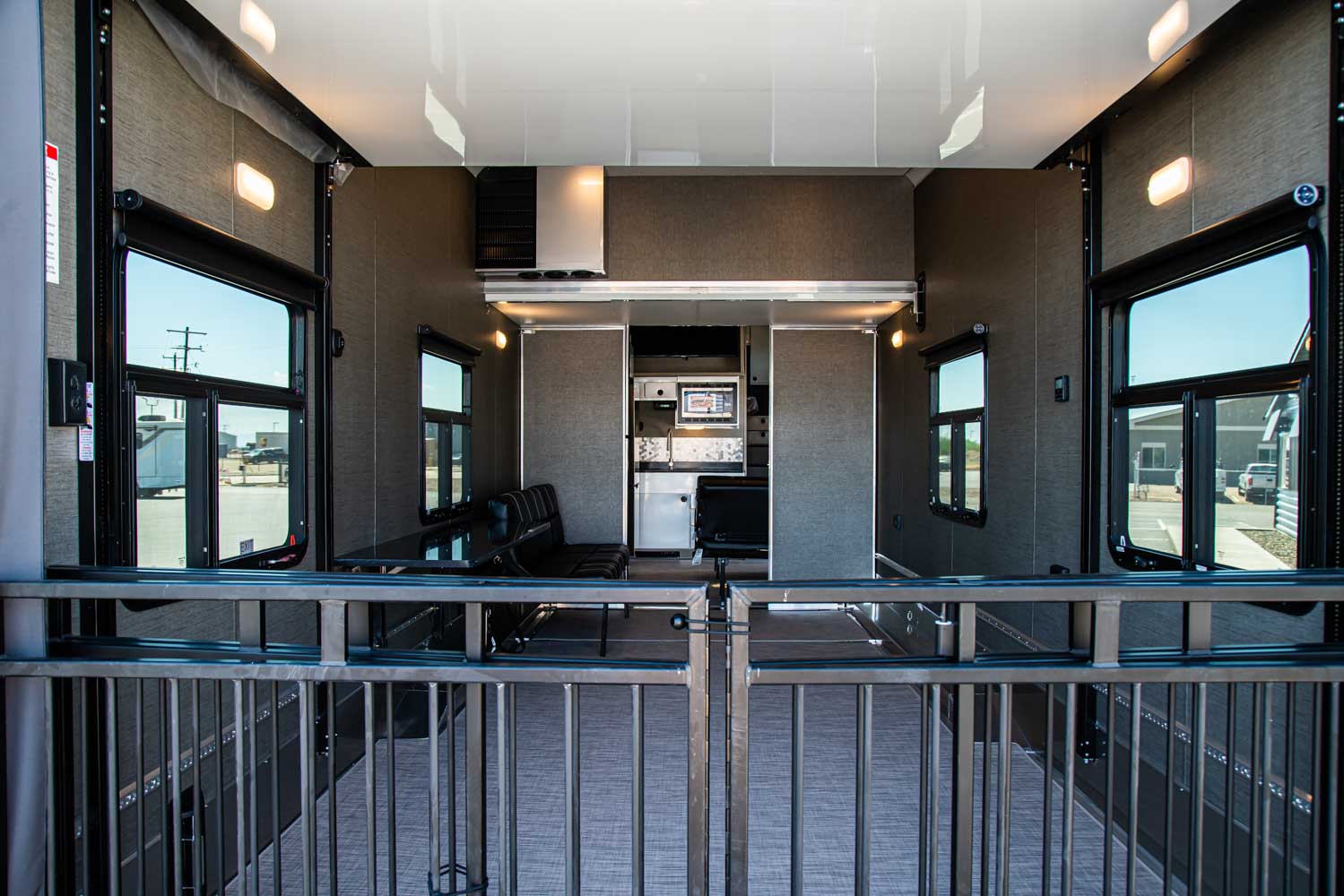 New 2022 45′ ATC Fifth Wheel Toy Hauler Pro Series 4528 Str8Up Toy Trader