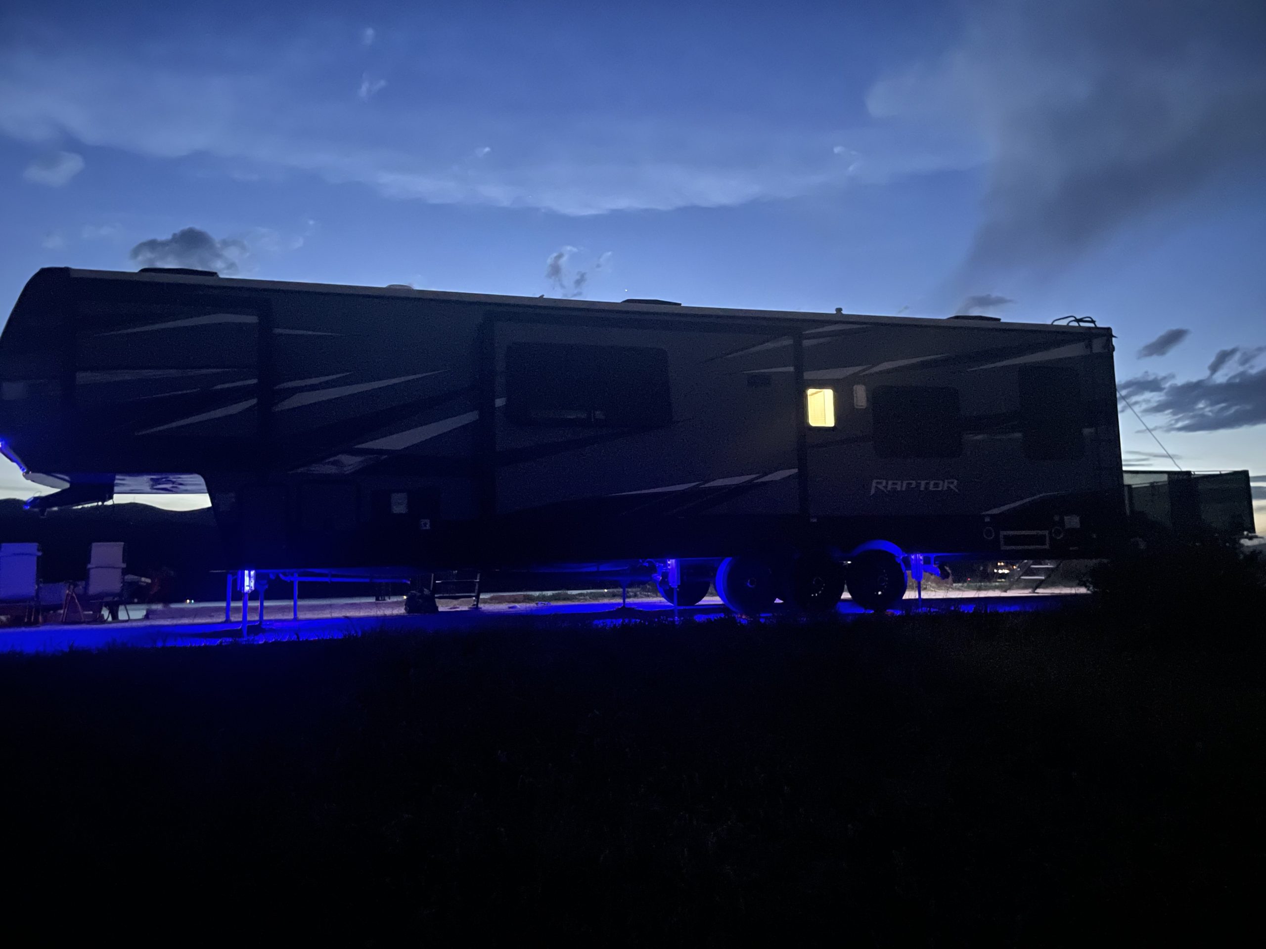 2021 Keystone Raptor 413 Str8Up Toy Trader