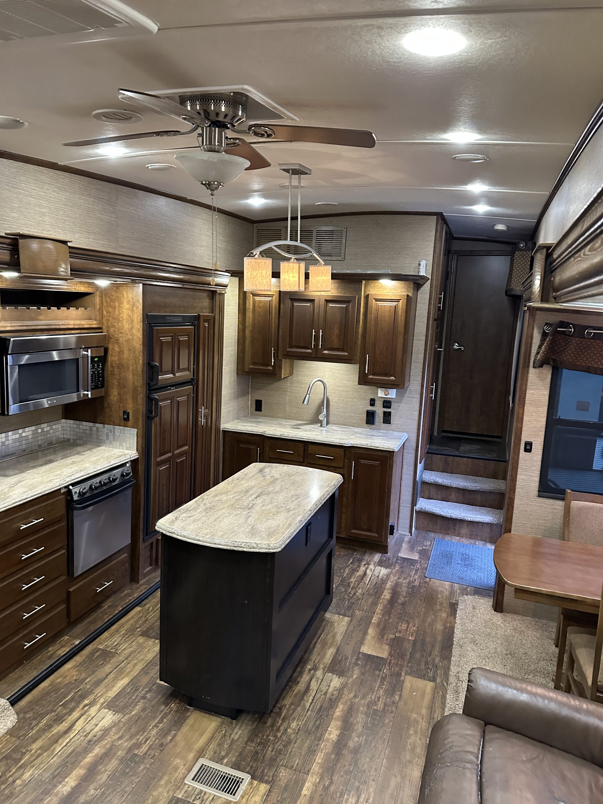 2015 Coachmen Brookestone 315RL – Str8Up Toy Trader