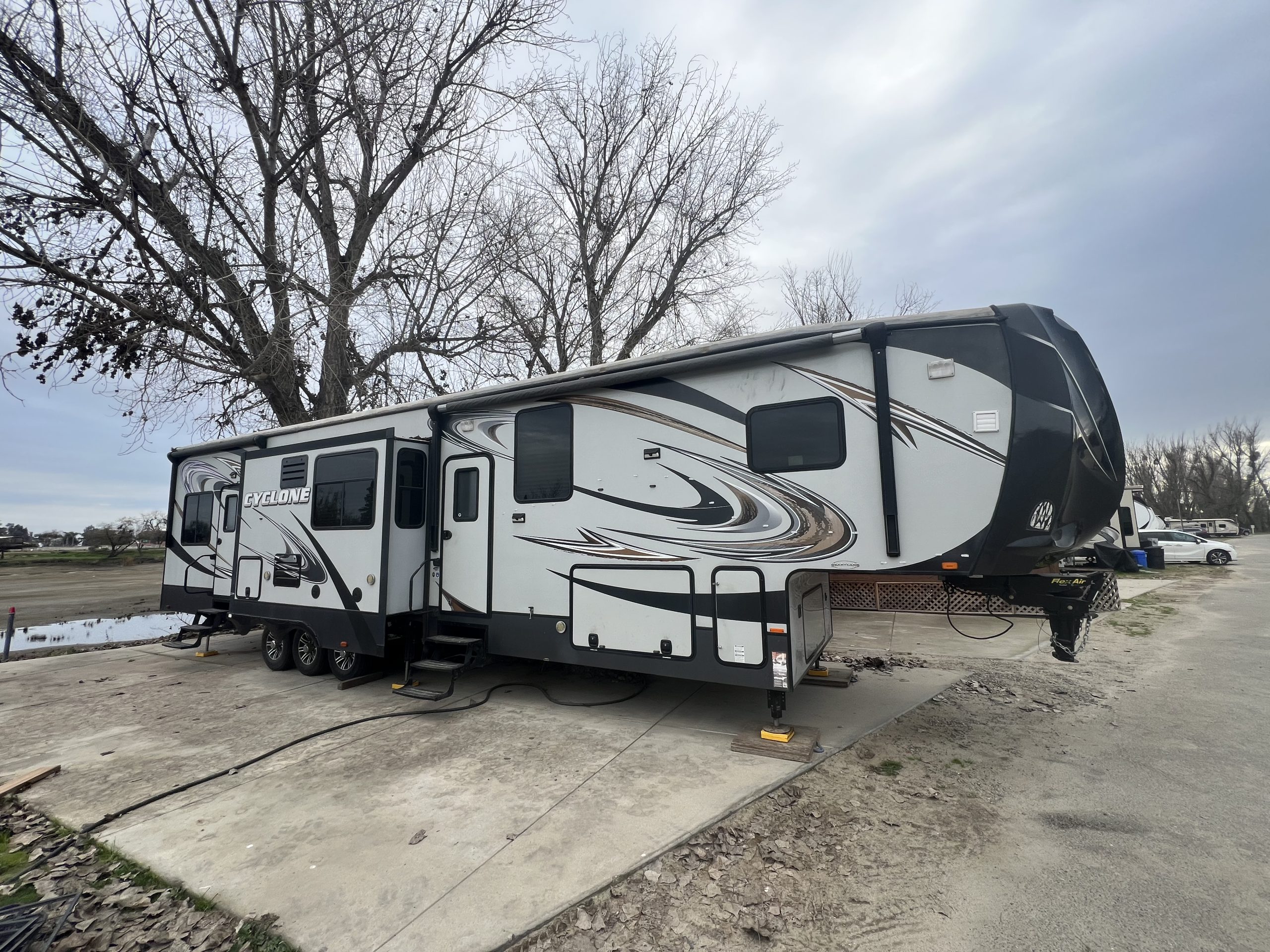 2014 Heartland Cyclone 4100hd – Str8Up Toy Trader