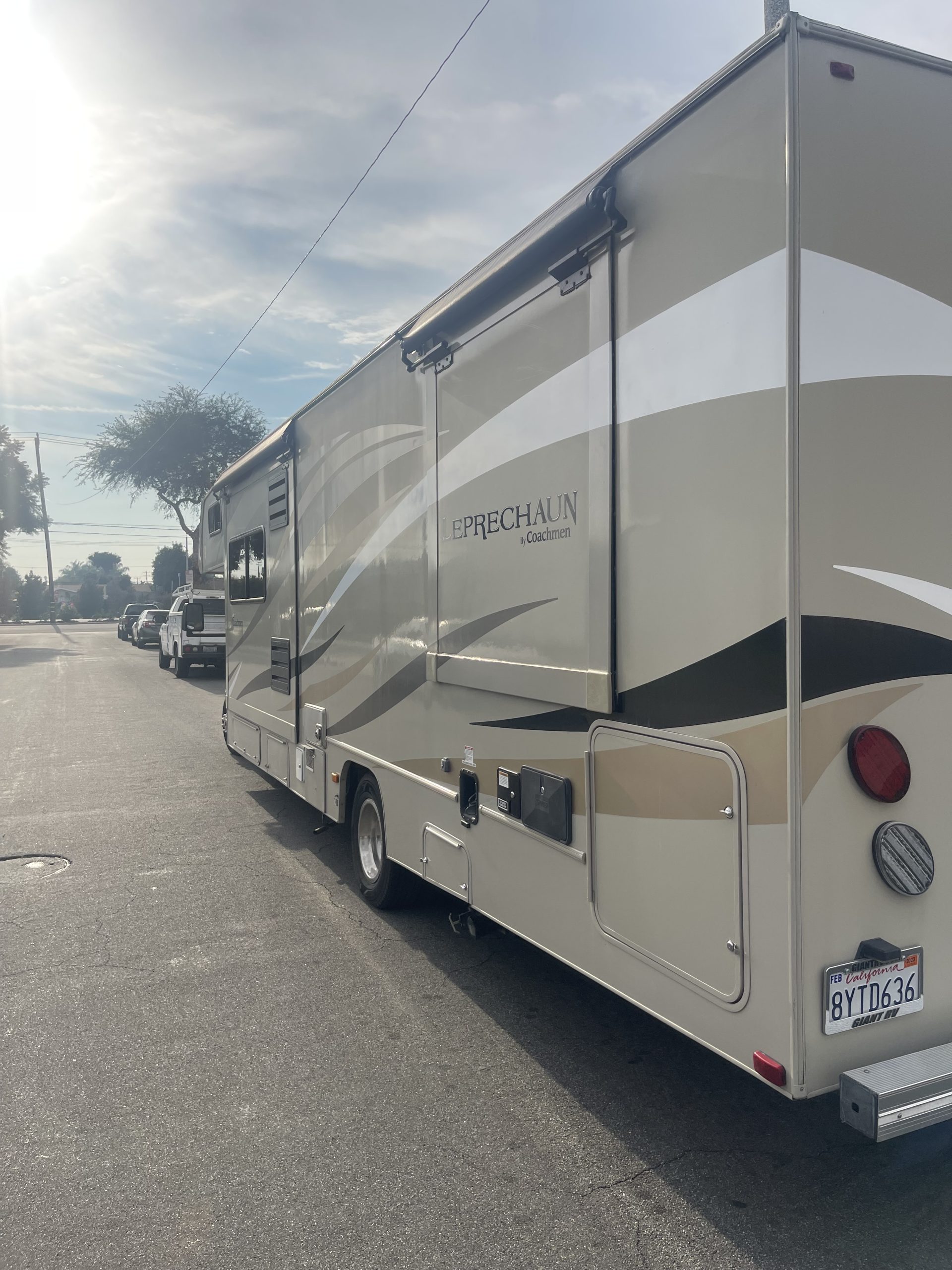 2019 Coachmen Leprechaun 317SA – Str8Up Toy Trader