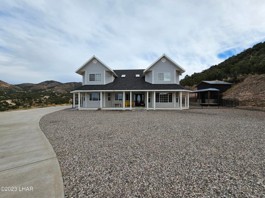 4340 E Ranch House Dr Kingman, AZ Str8Up Toy Trader