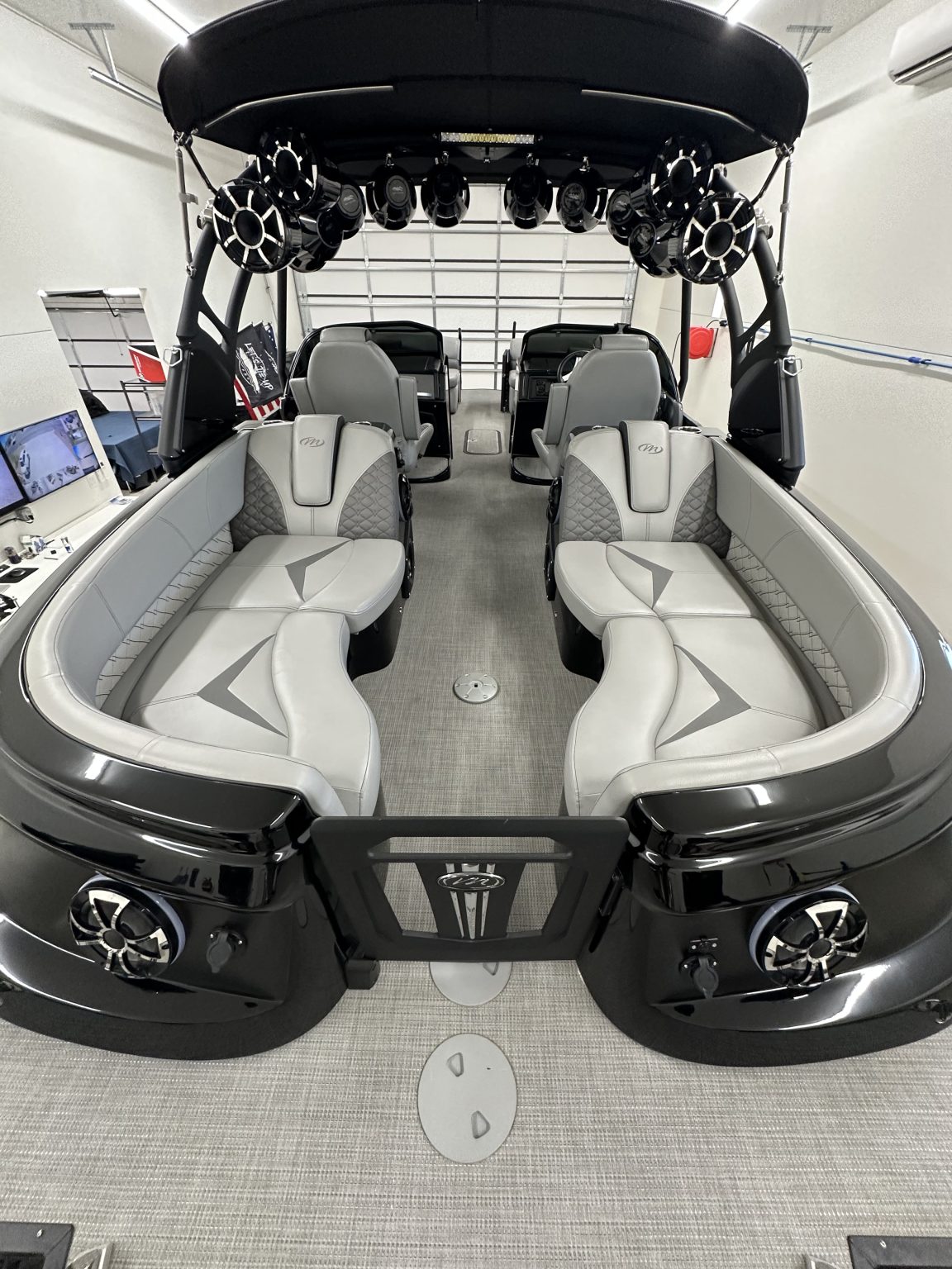 2021 Manitou LX RFXW 27′ shp with Twin 400 Mercury Verado Str8Up Toy