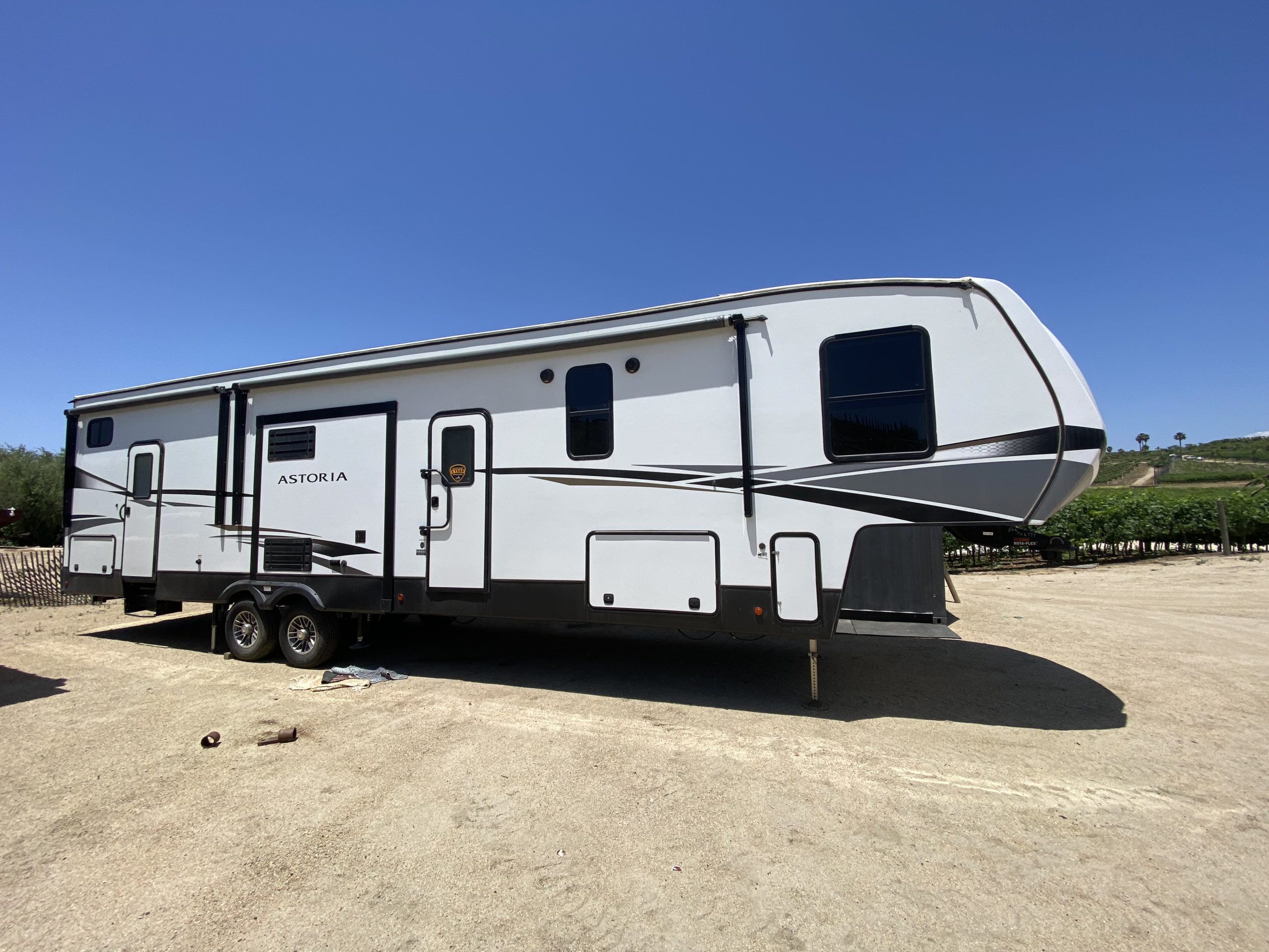 2022 Dutchman Astoria 5th Wheel – Str8Up Toy Trader