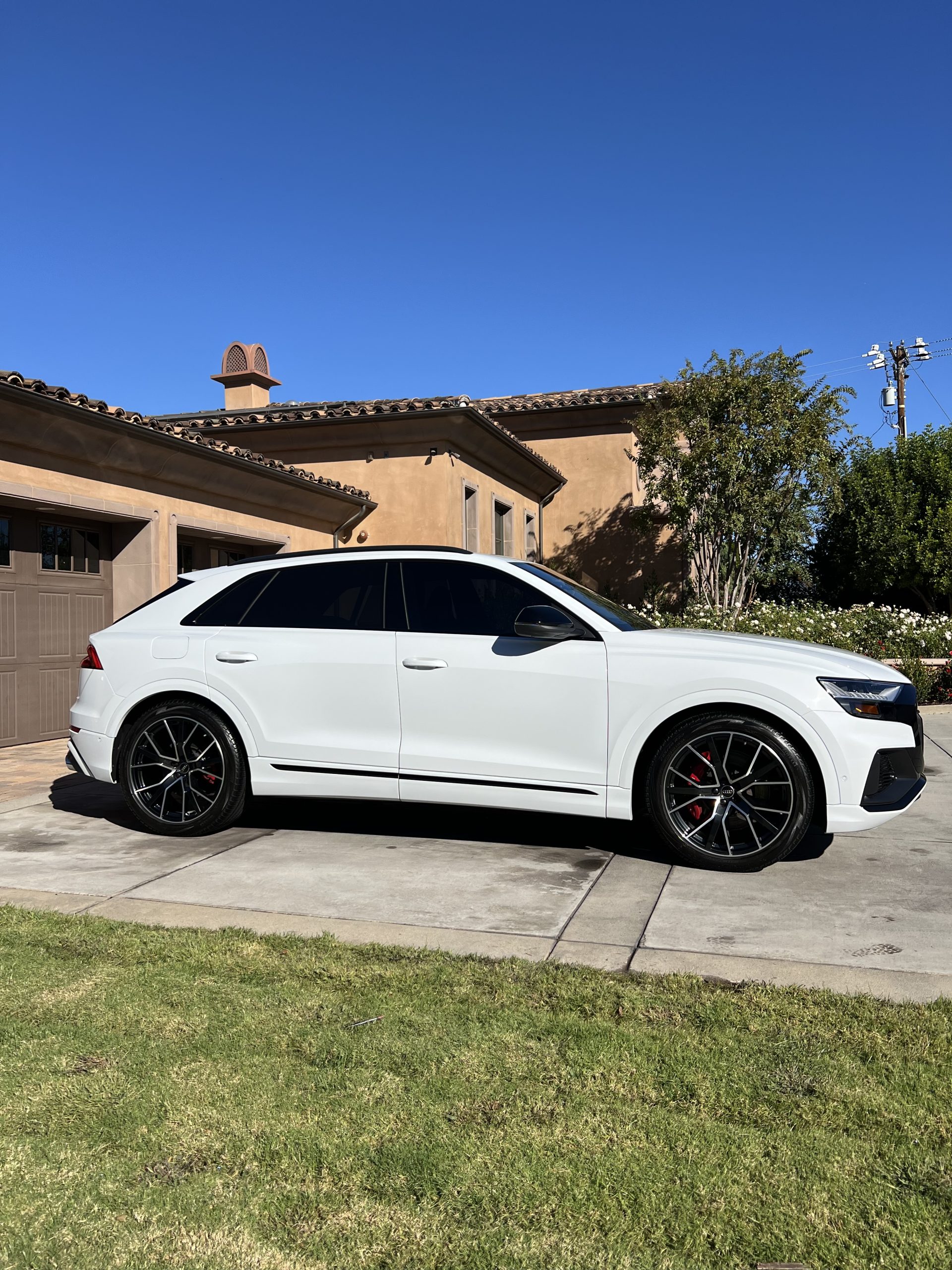 2023 Audi SQ8*