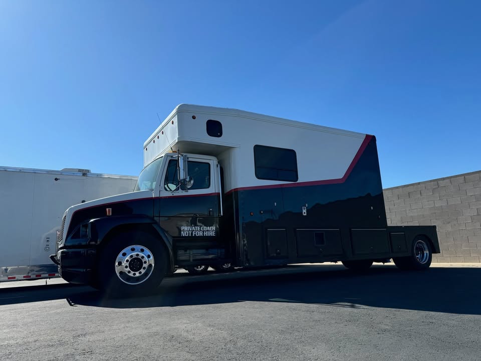 1996 Freightliner United Toter Home