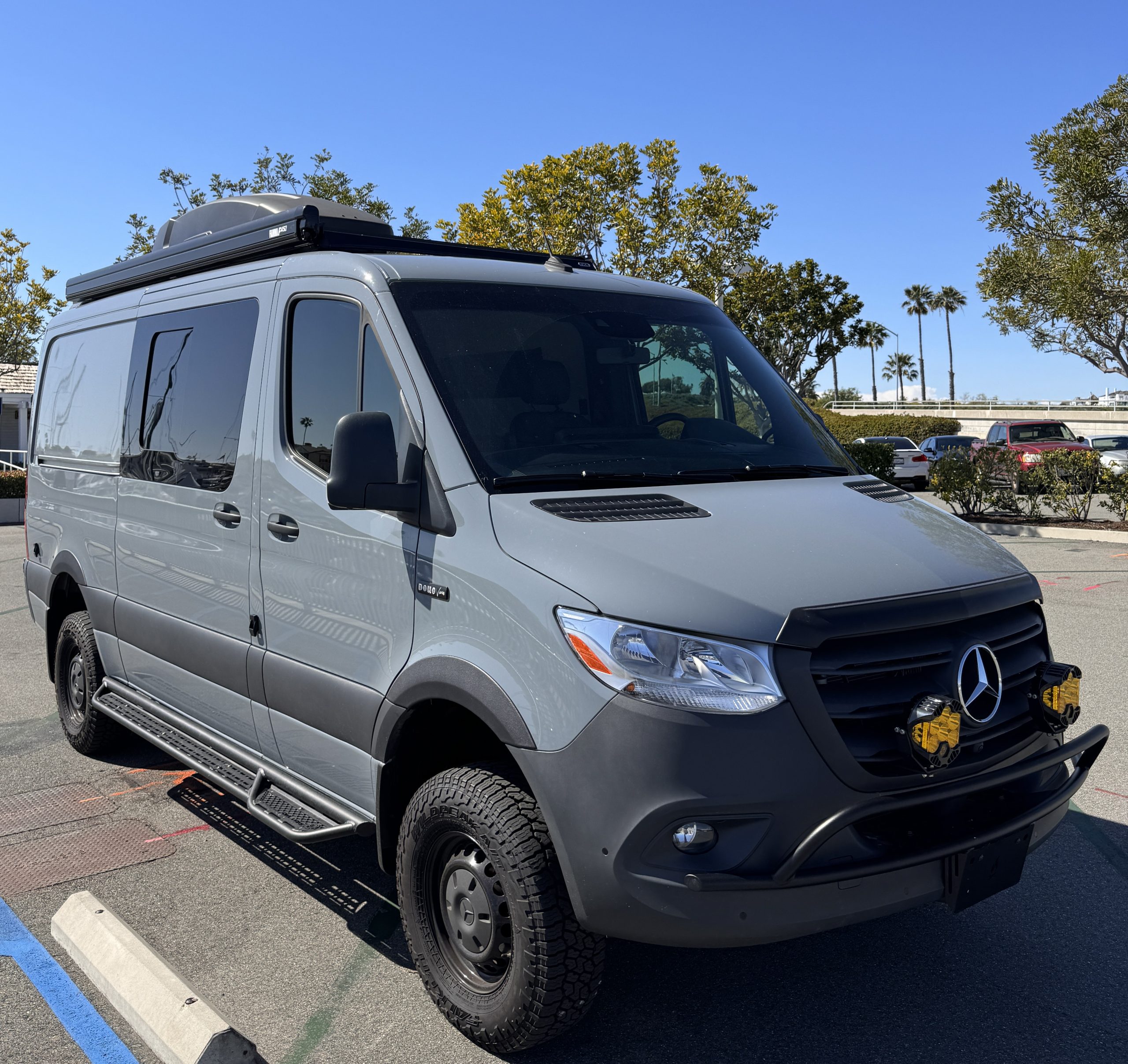 2022 Sprinter 4×4 Low Roof | Premium Plus Package includes all options
