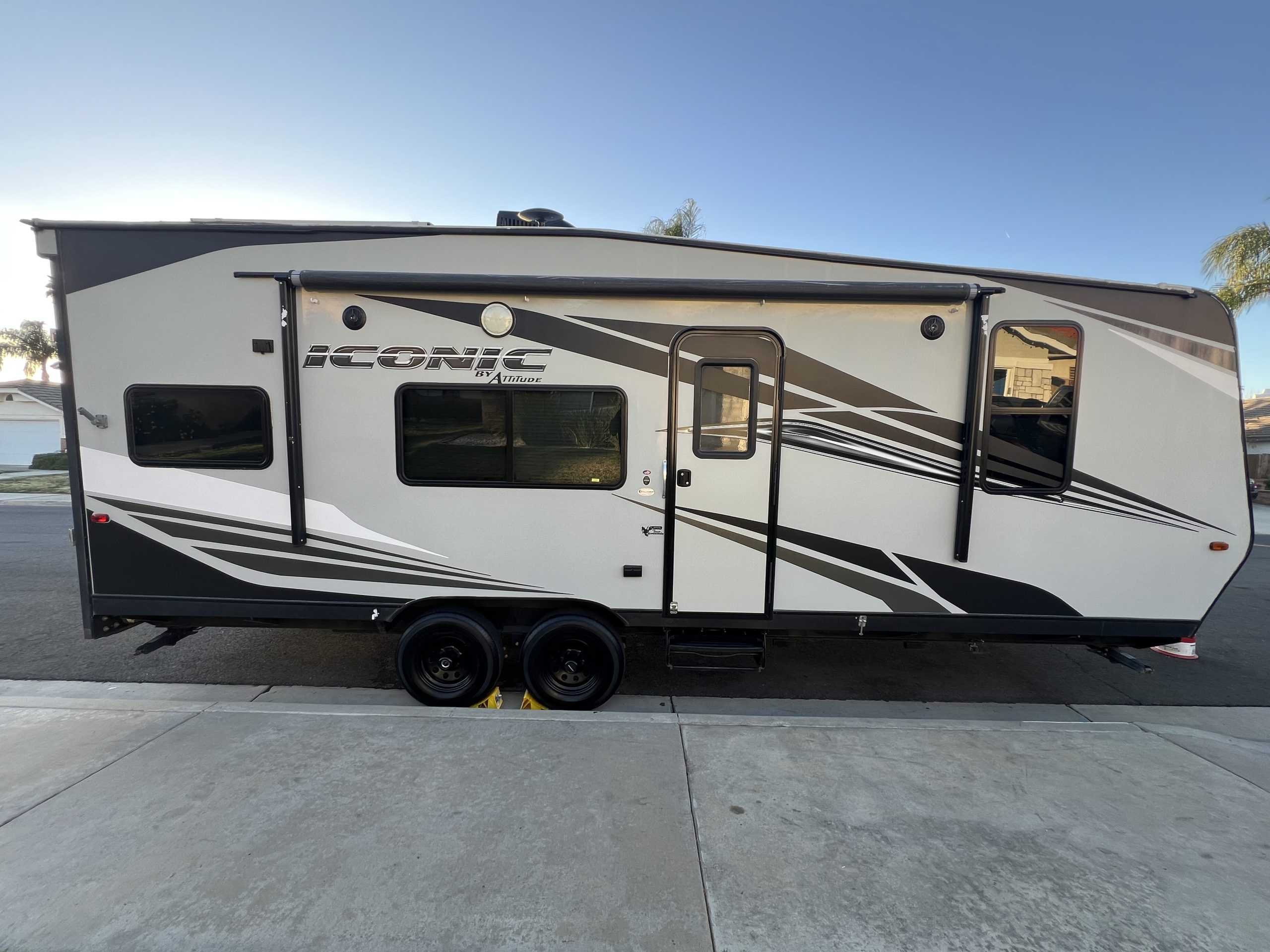 2019 Eclipse ICONIC 2114SF LE