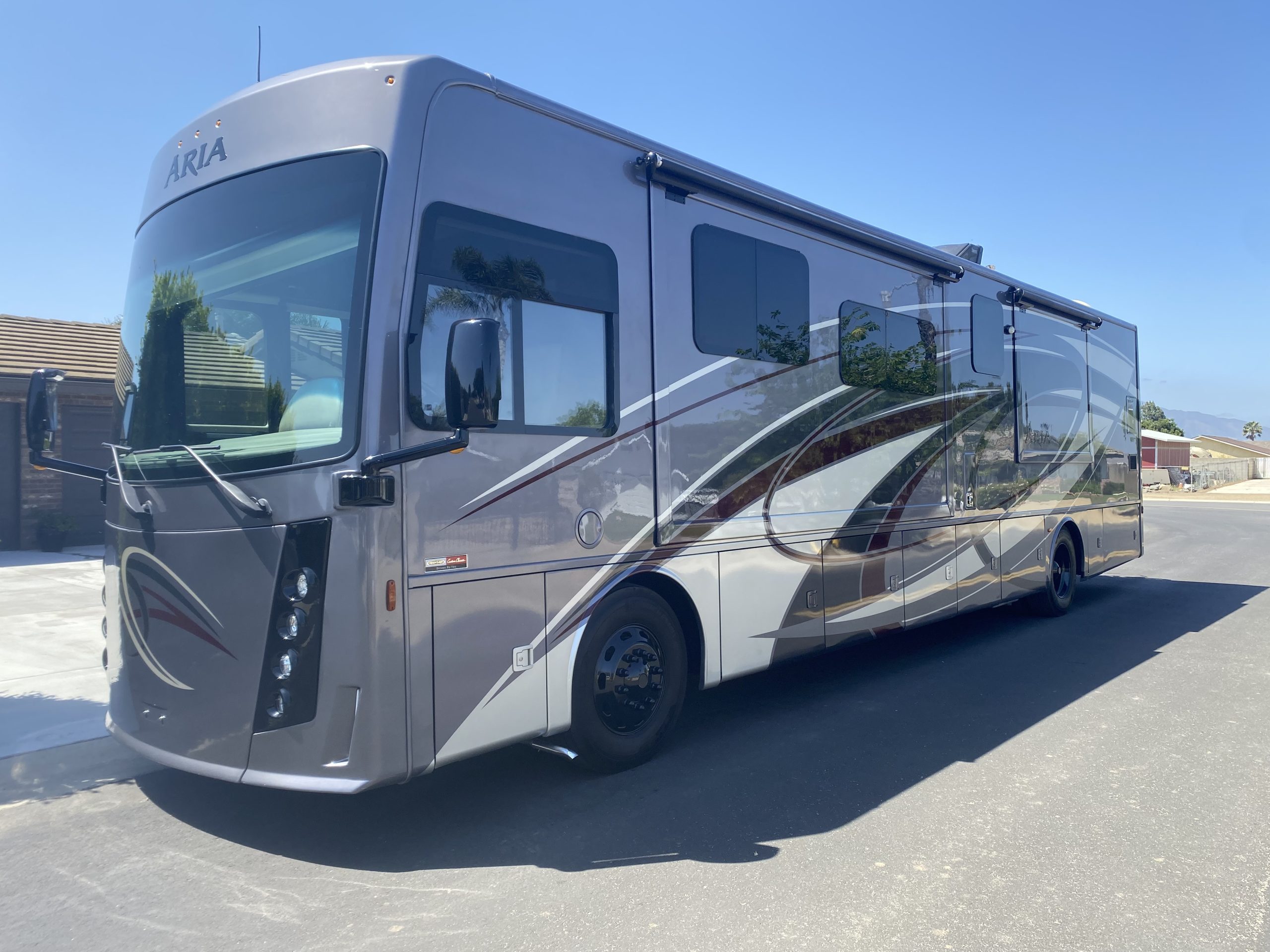 Beautiful 2018 Thor Aria 3901