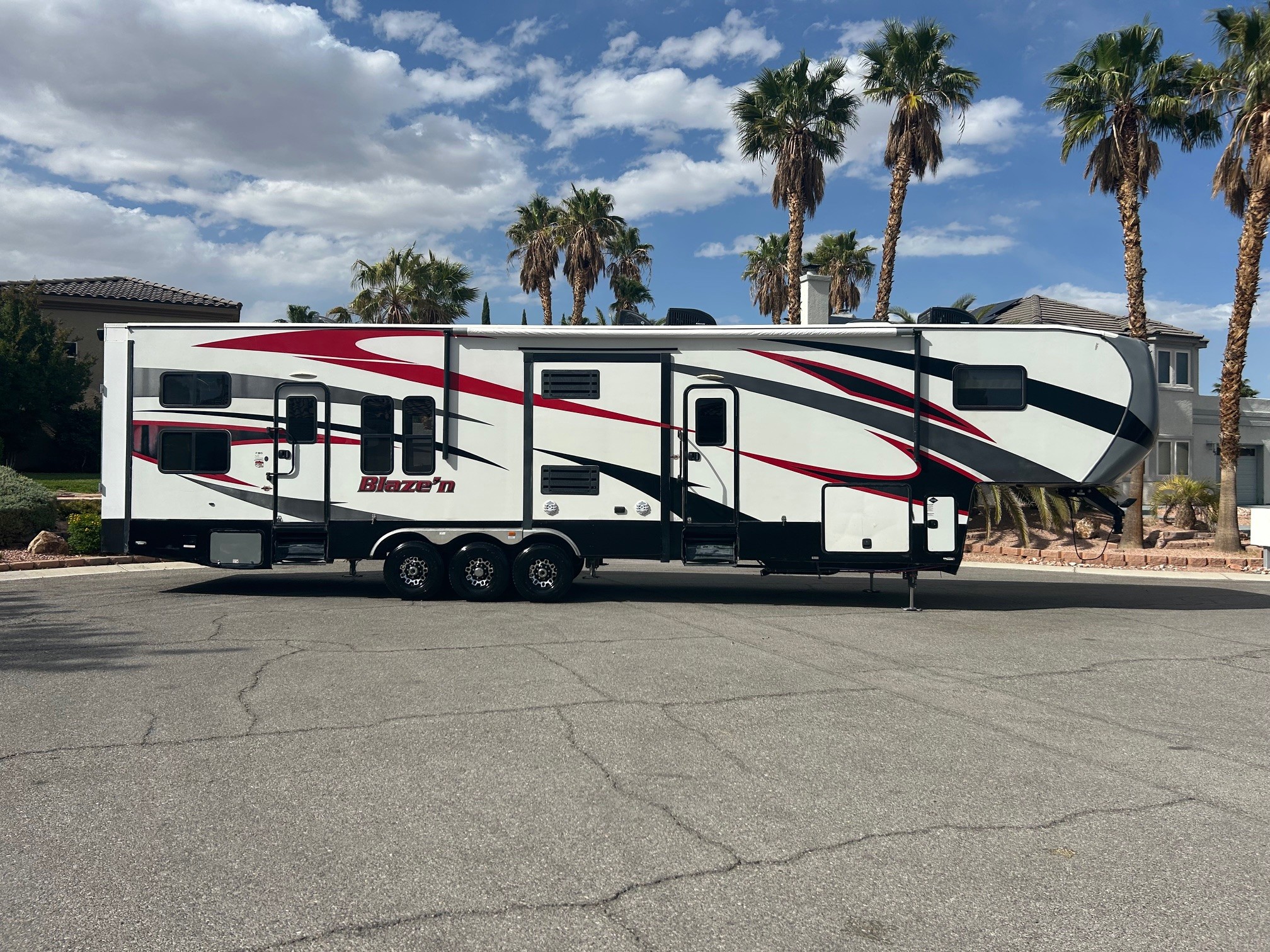 2016 Blazen F395 Toy-Hauler with 17′ Separate Garage*