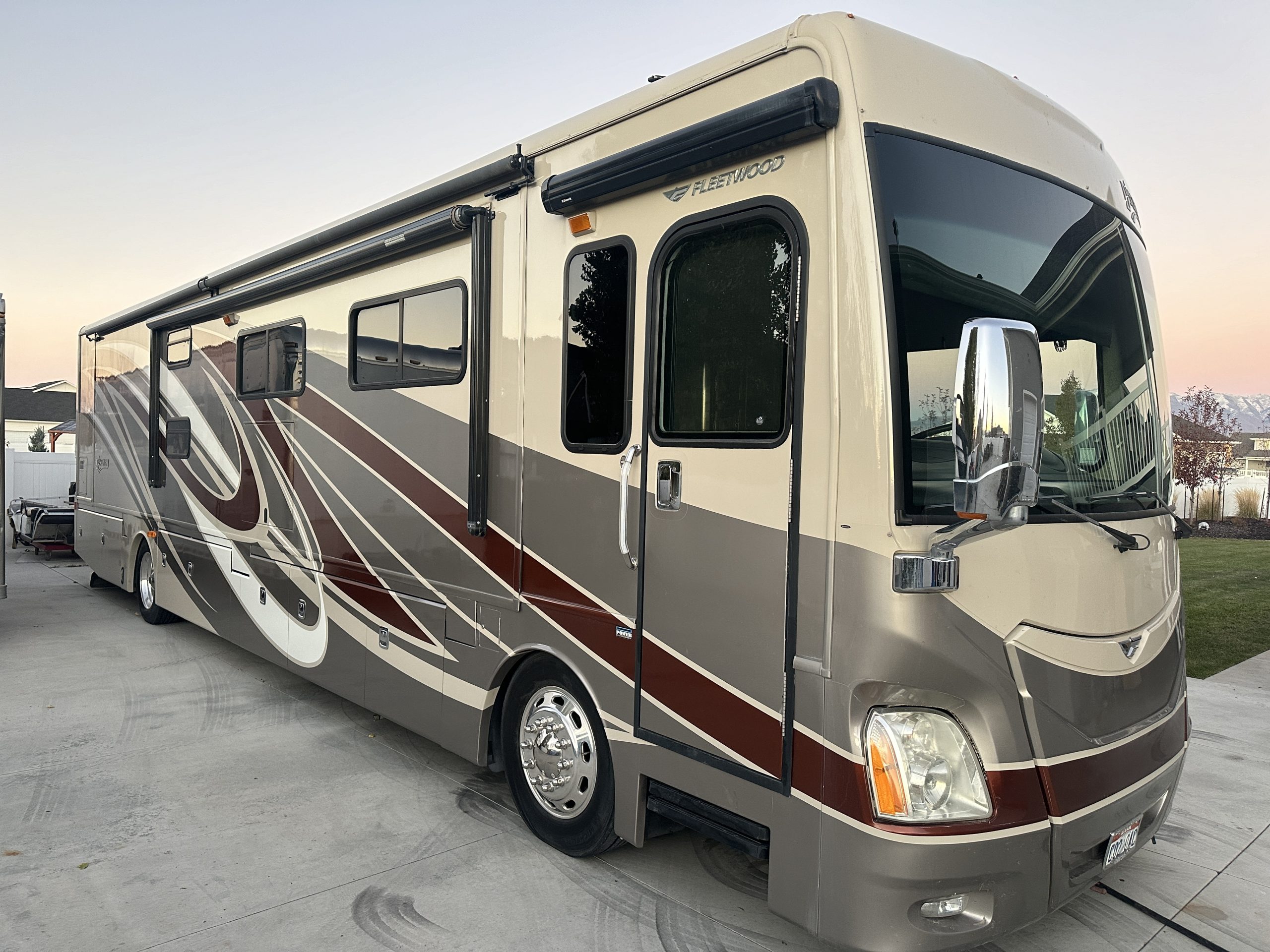 2014 Fleetwood Discovery 40g