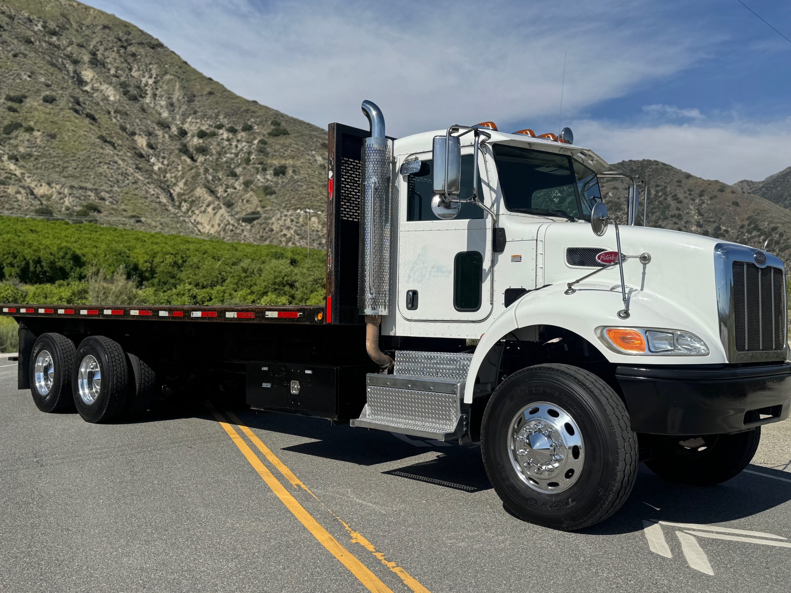 2015 Peterbilt Heavy Duty Flatbed Truck*