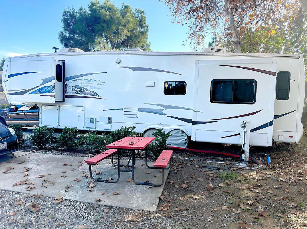 Glamp in style: Renovated Bighorn Fifth Wheel*
