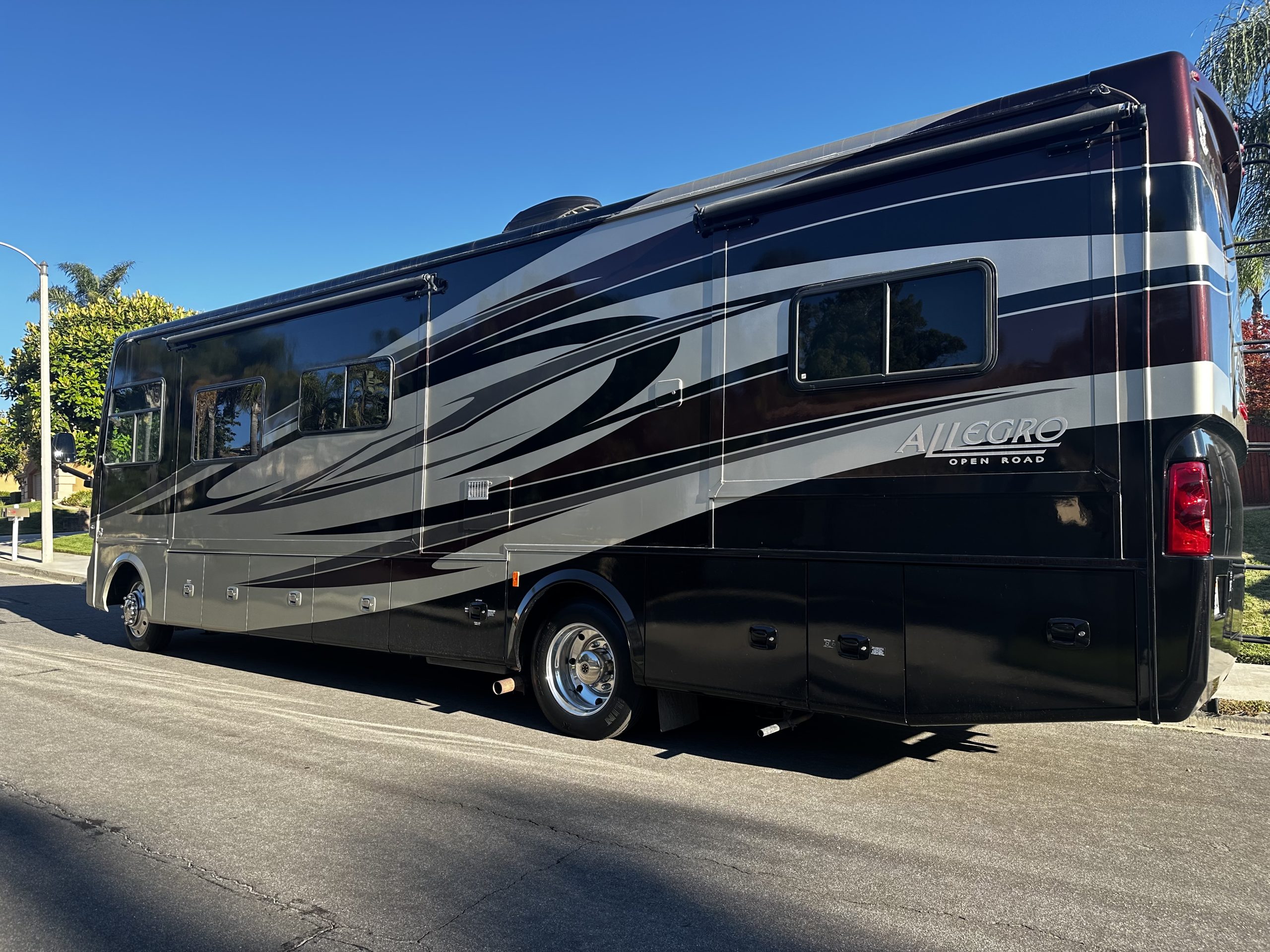2012 Tiffin Allegro 35 QBA