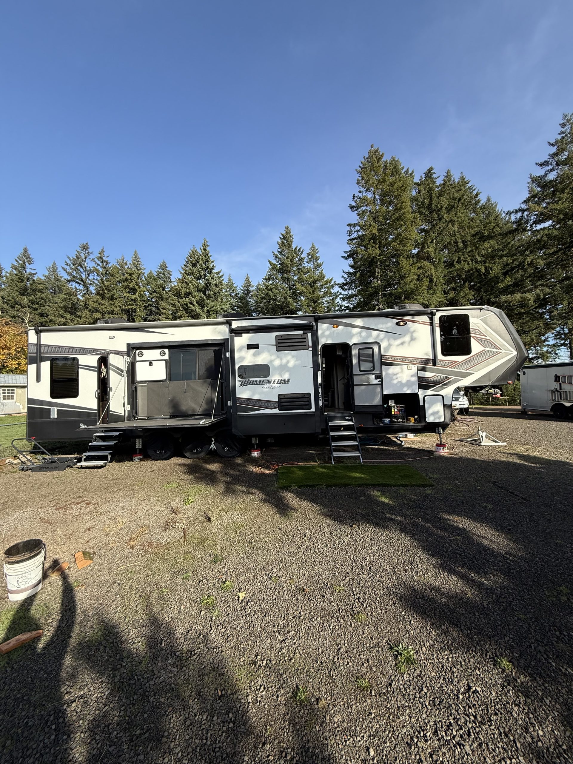 Grand Design Momentum 399TH