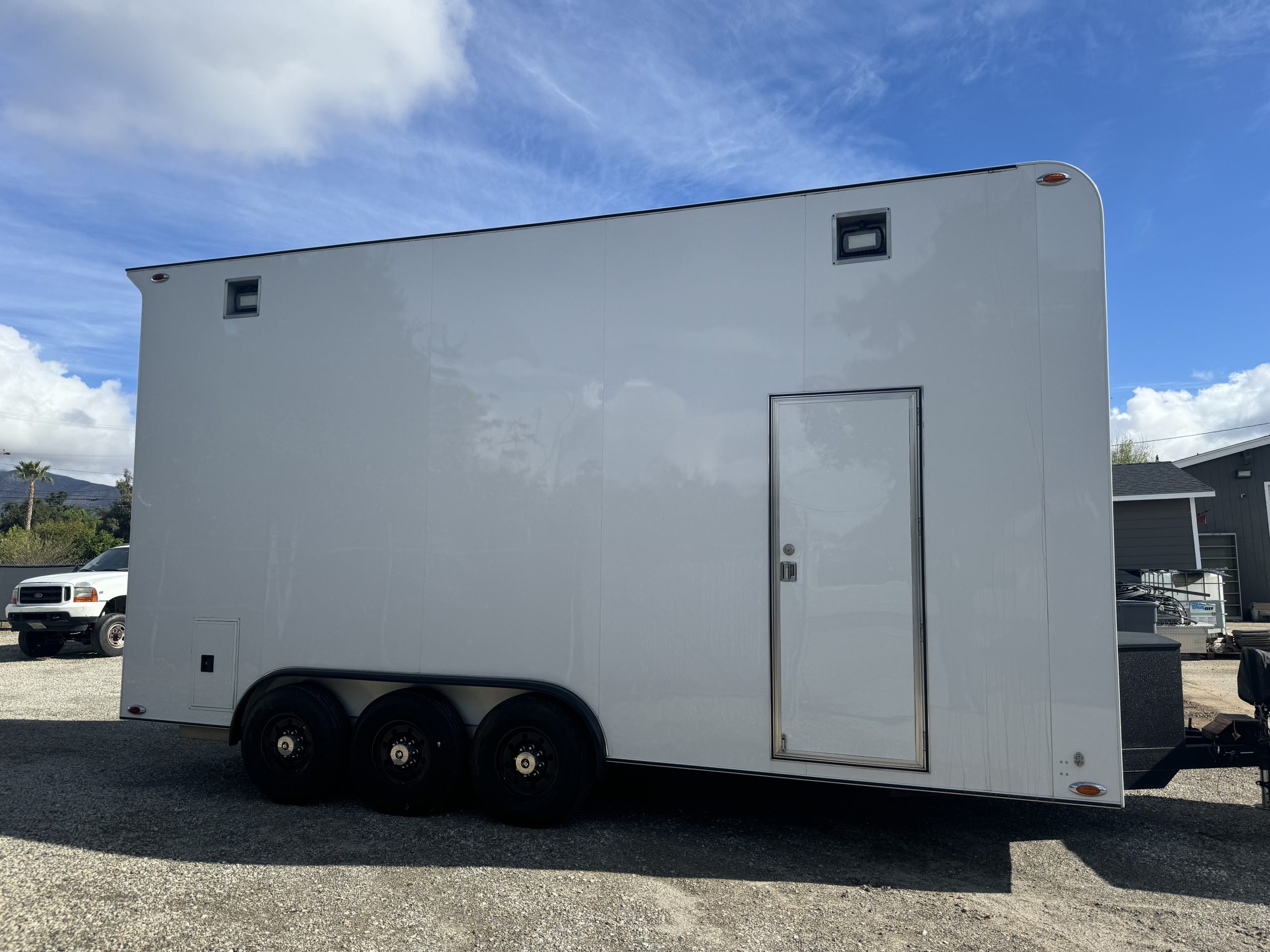 2009 Trailers Unlimited 21’ Stacker