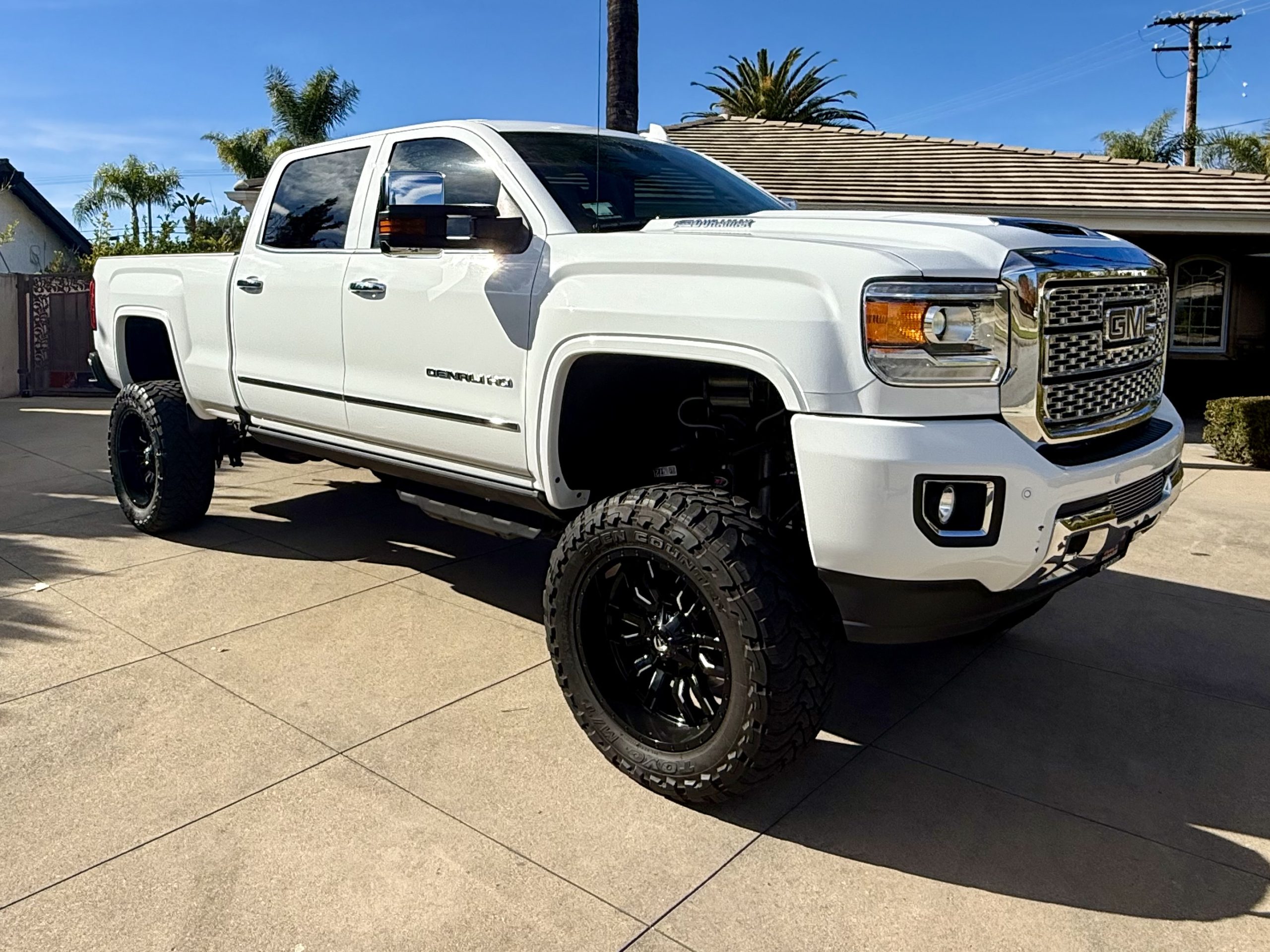 LOW MILEAGE 2018 GMC Denali