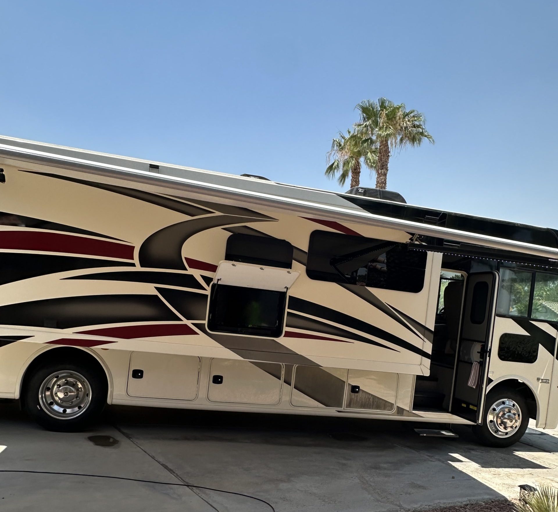 2021 Thor Hurricane 34R Class A RV