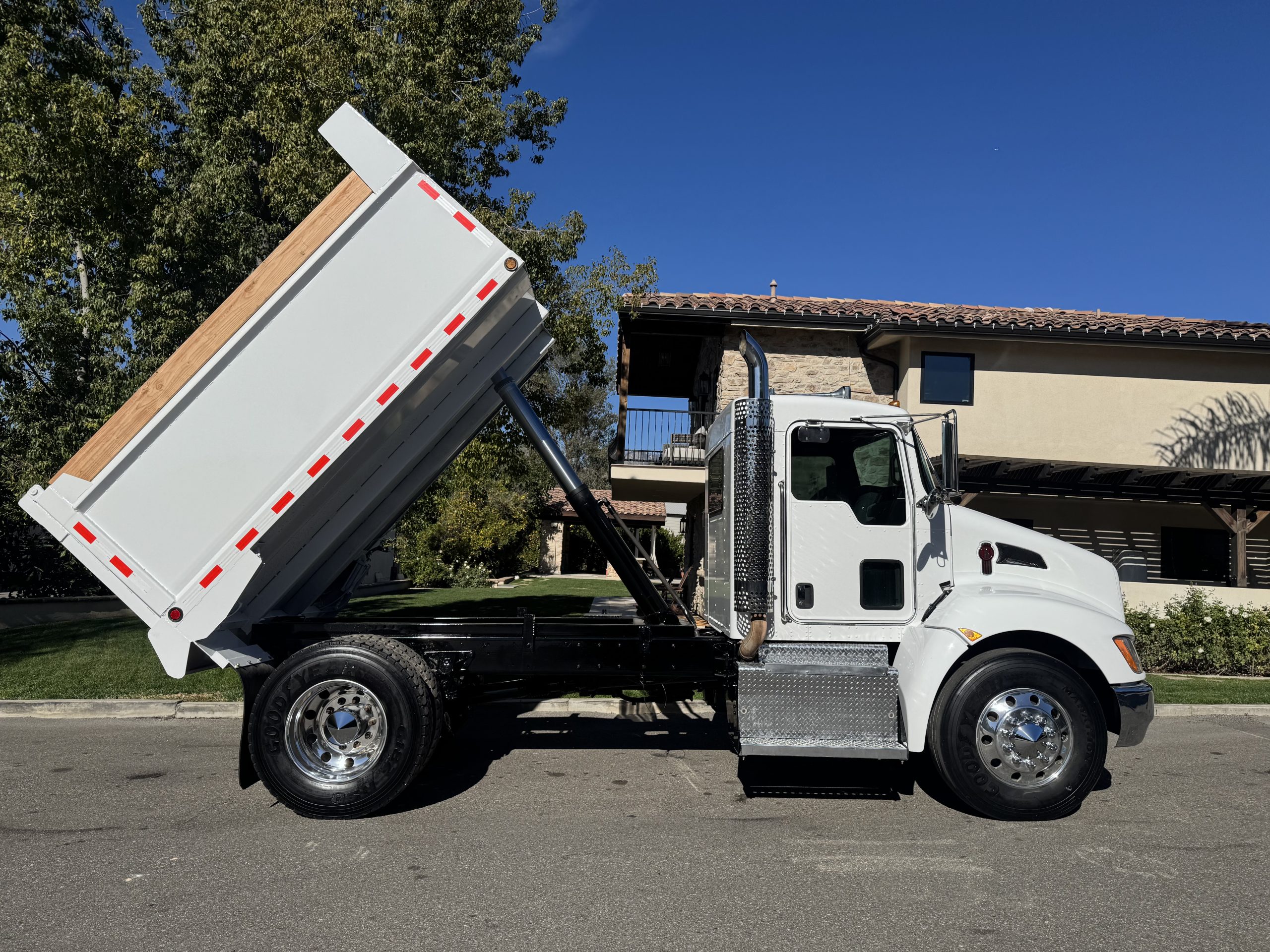 2016 Kenworth T370 Dump Truck