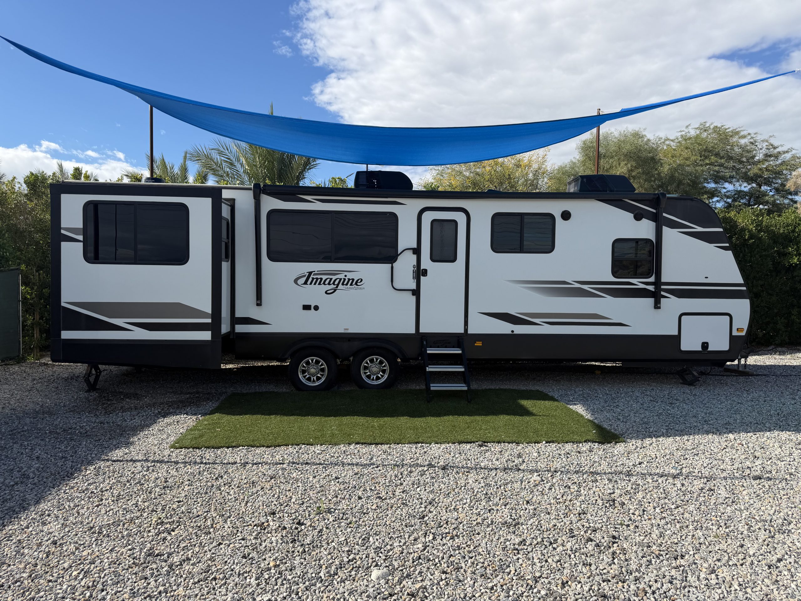 Like new 2021 Grand Designs Imagine 3100RD*