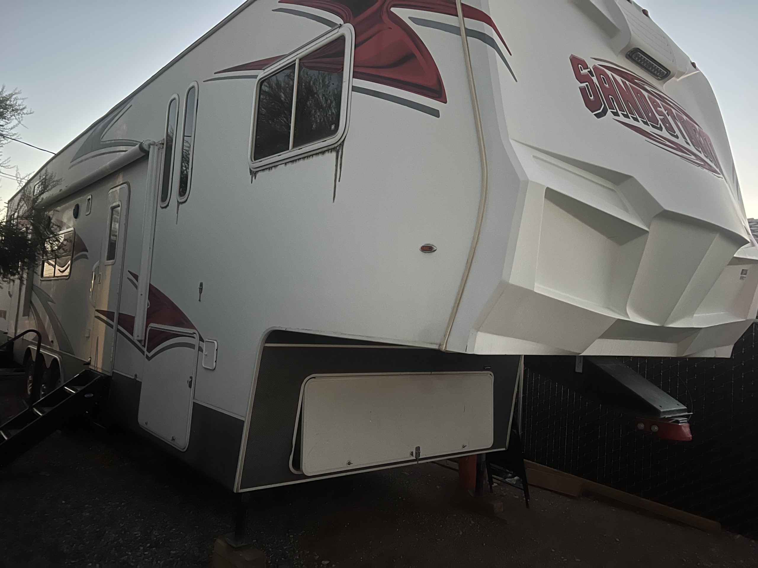 42’ Sandstorm 5th Wheel Toy Hauler*