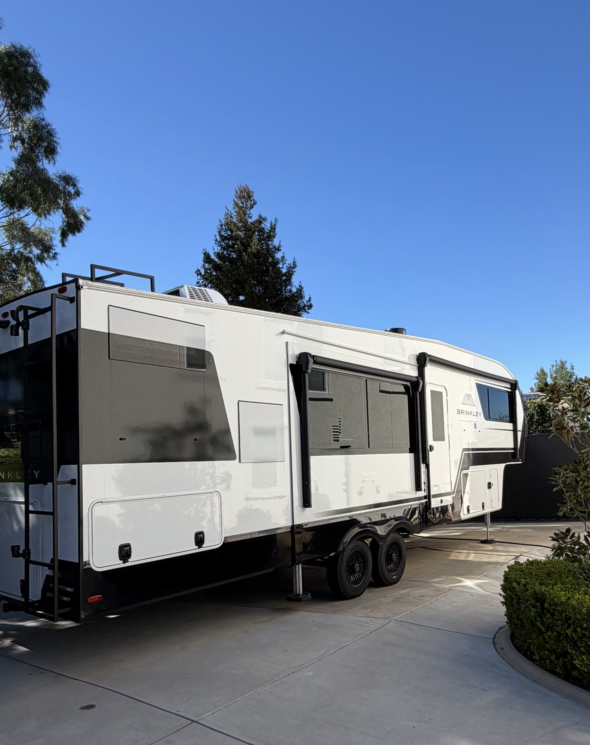 2025 Brinkley Model Z 3110 – Bunkhouse – Like New *