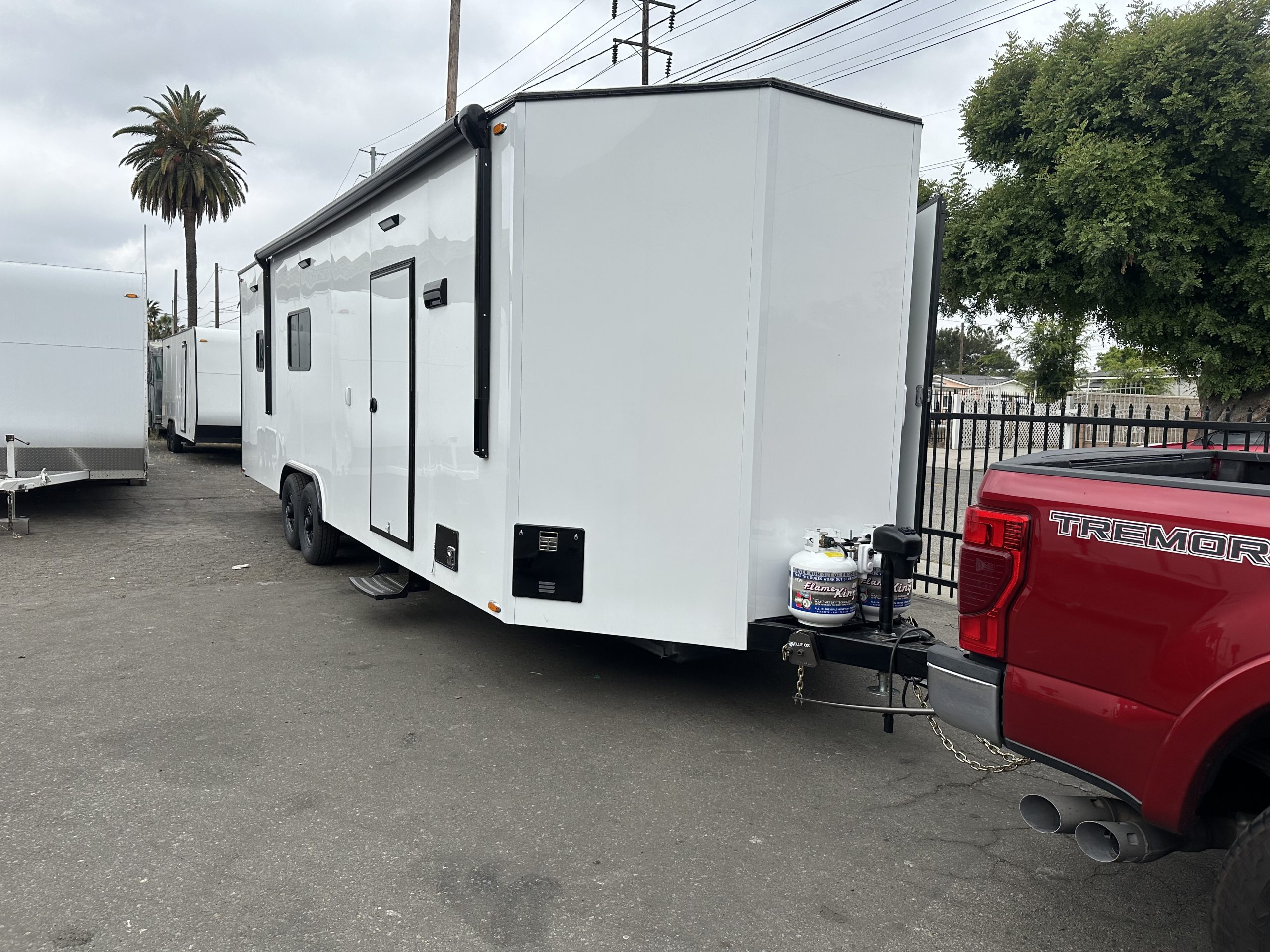 2024 Universal – Custom Built elite ii v-nose trailer, 102” w x 28’ l x 8’ h interior*