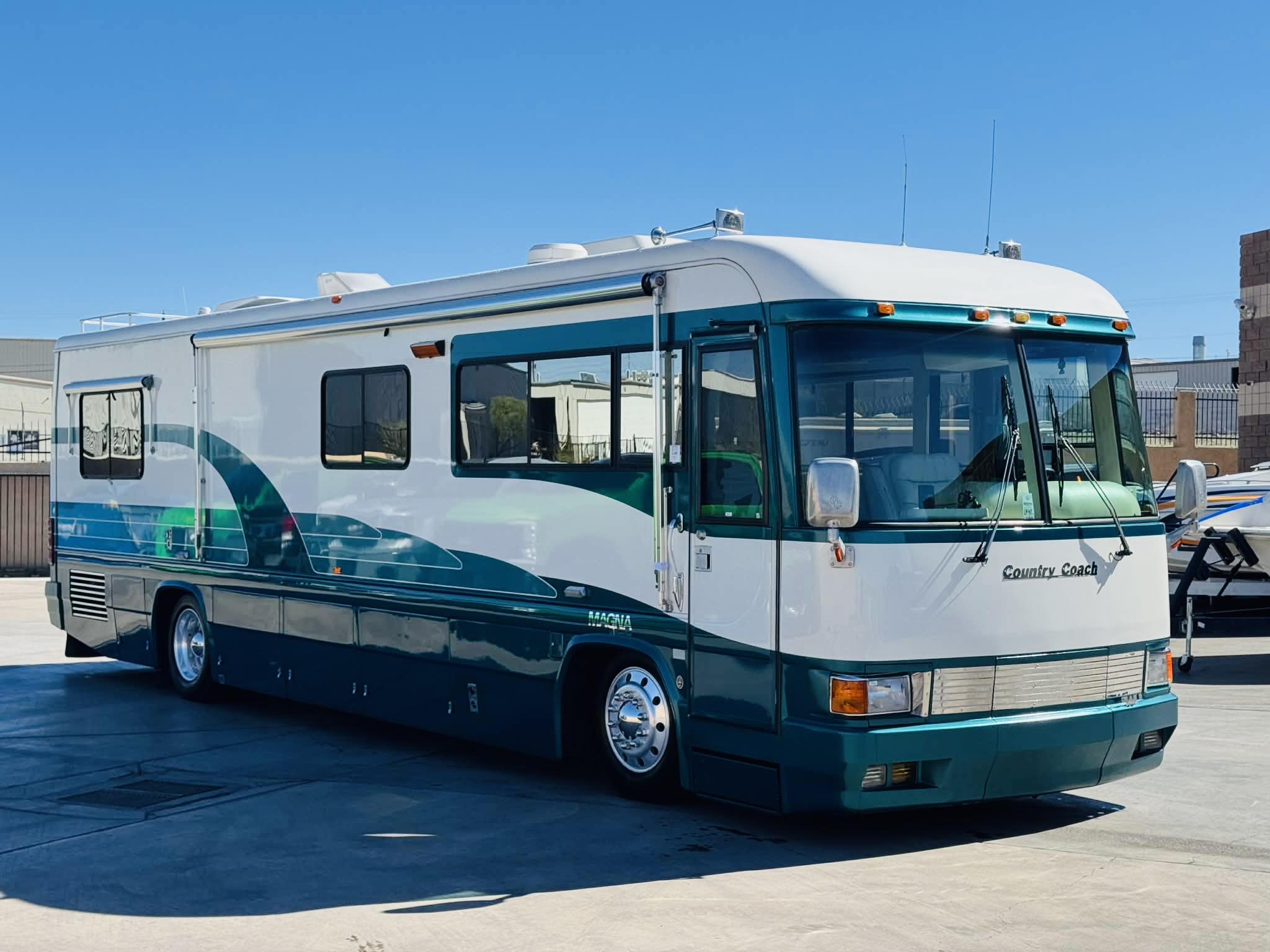 1995 Country Coach Magna Diesel Pusher