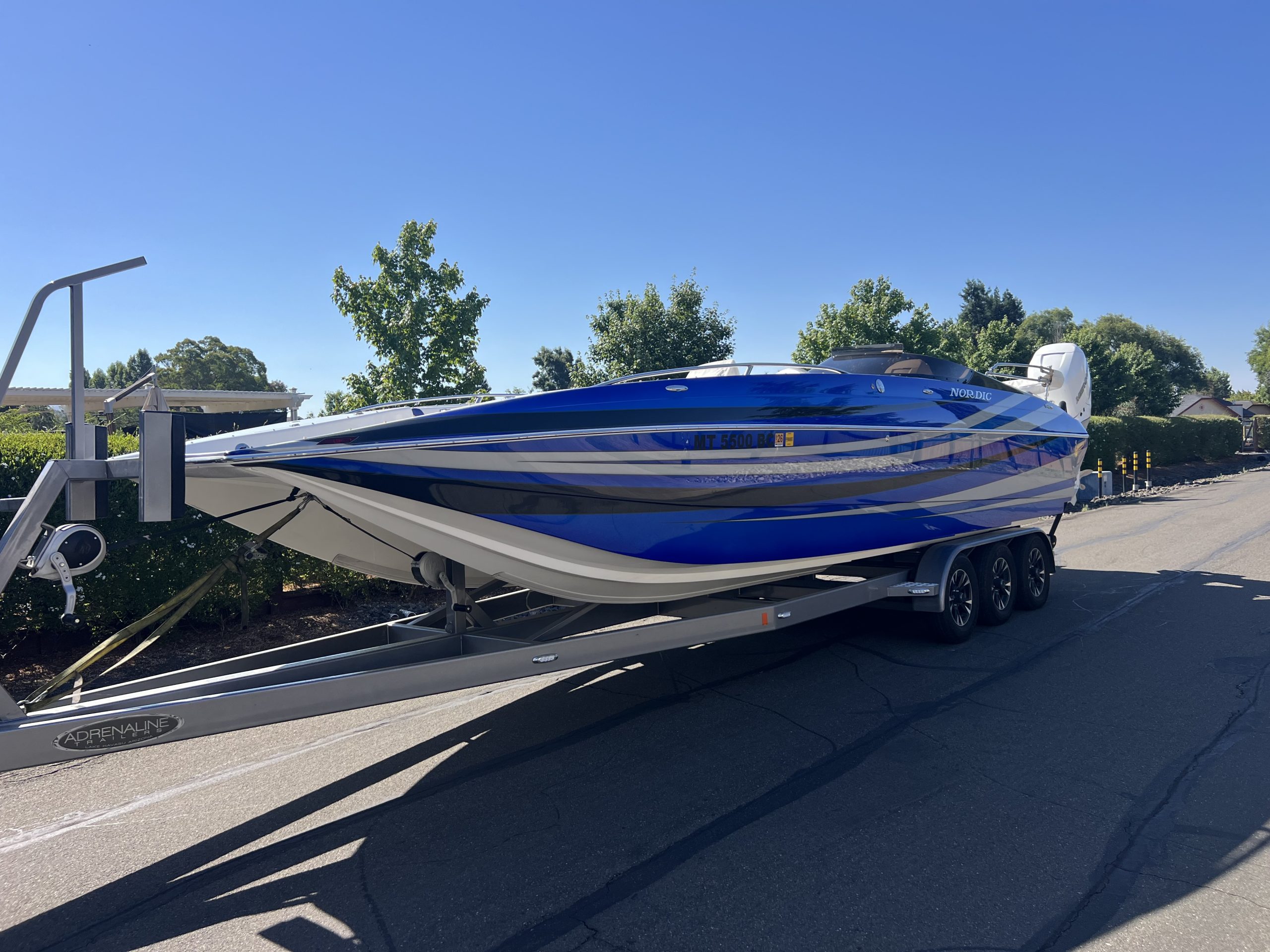 2017 NORDIC 29 Deck Boat*