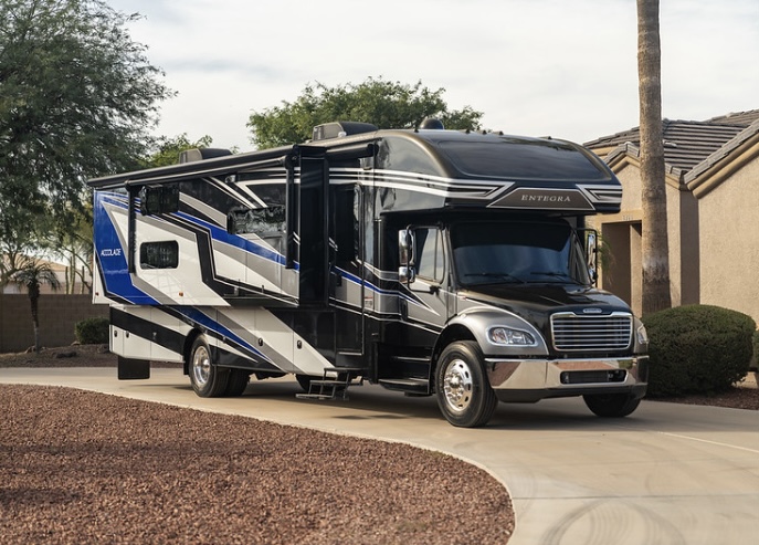 2022 Entegra Accolade 37L bunk house*