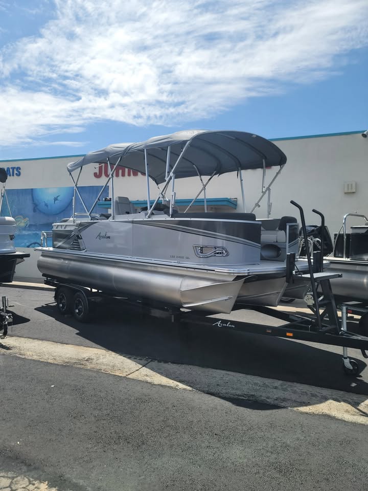 2022 Avalon Tritoon*