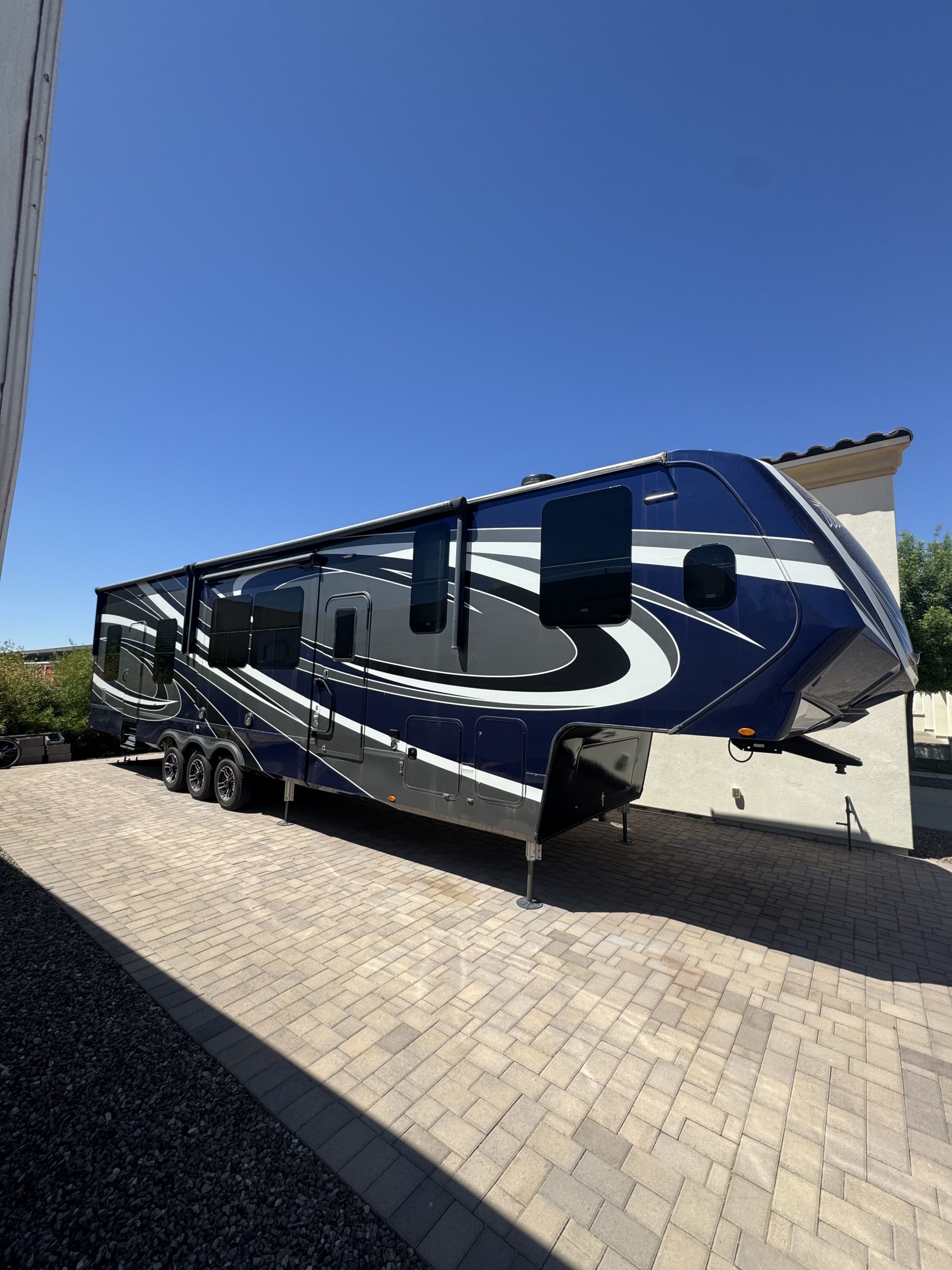 2021 Grand Design Momentum 381M*