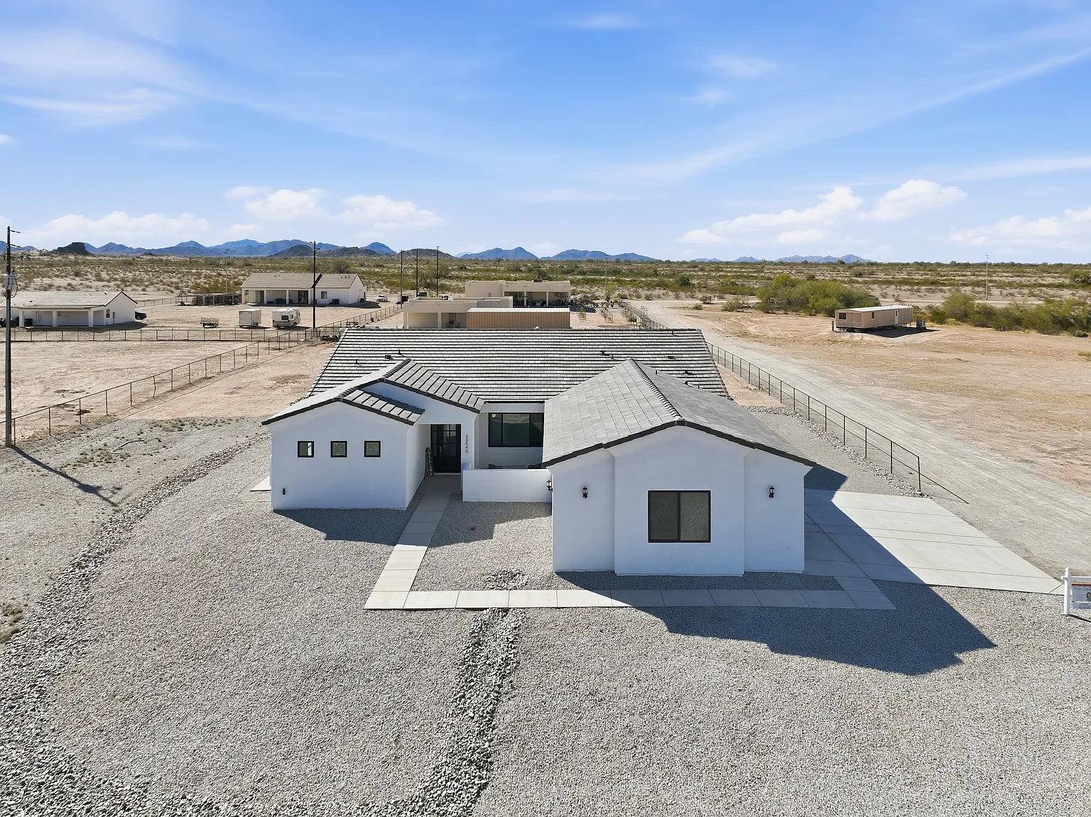 Custom home on a Acre 4bds/3.5baths 2700sqft in Buckeye ,AZ*