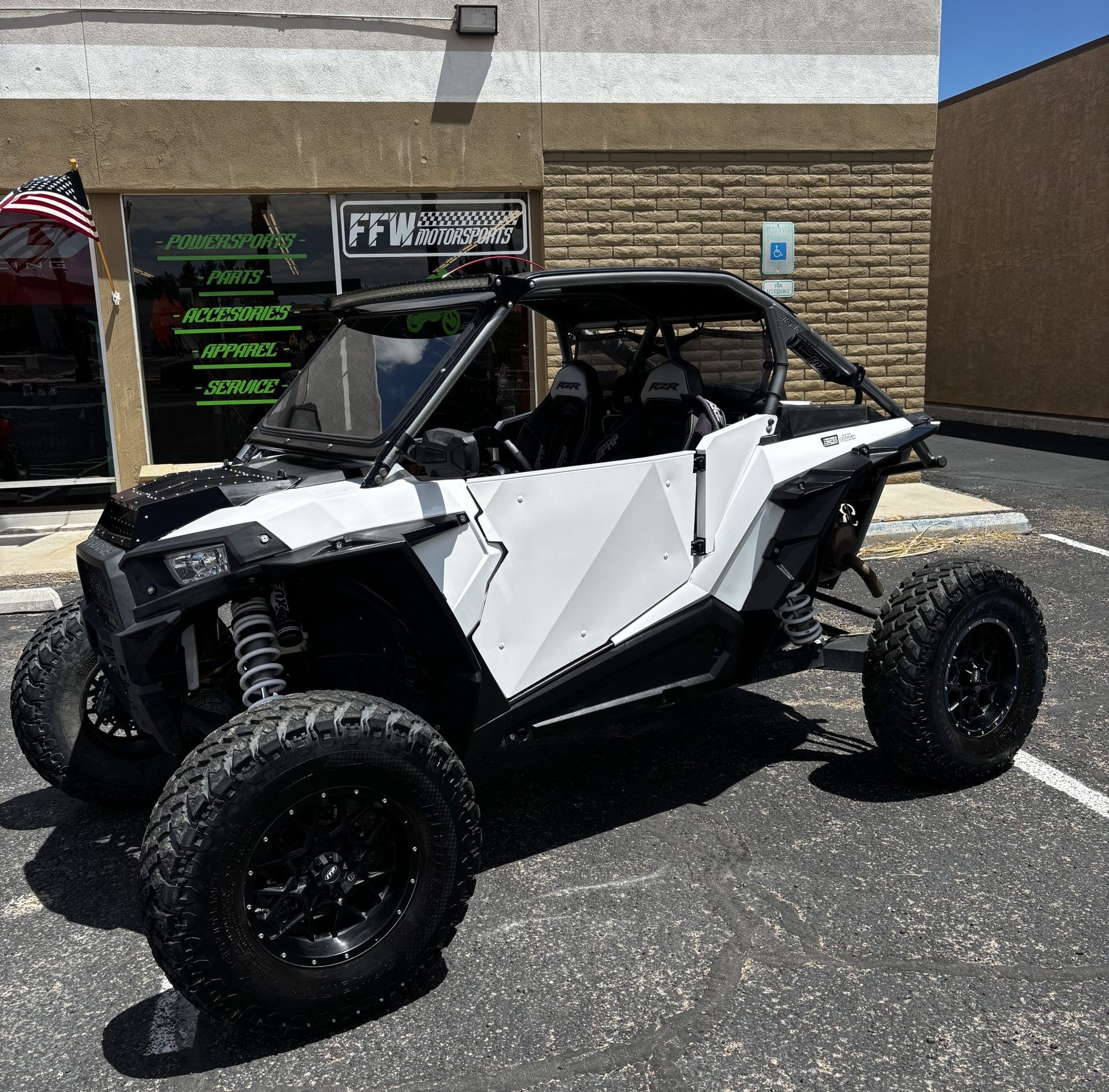 2015 Polaris RZR 1000*